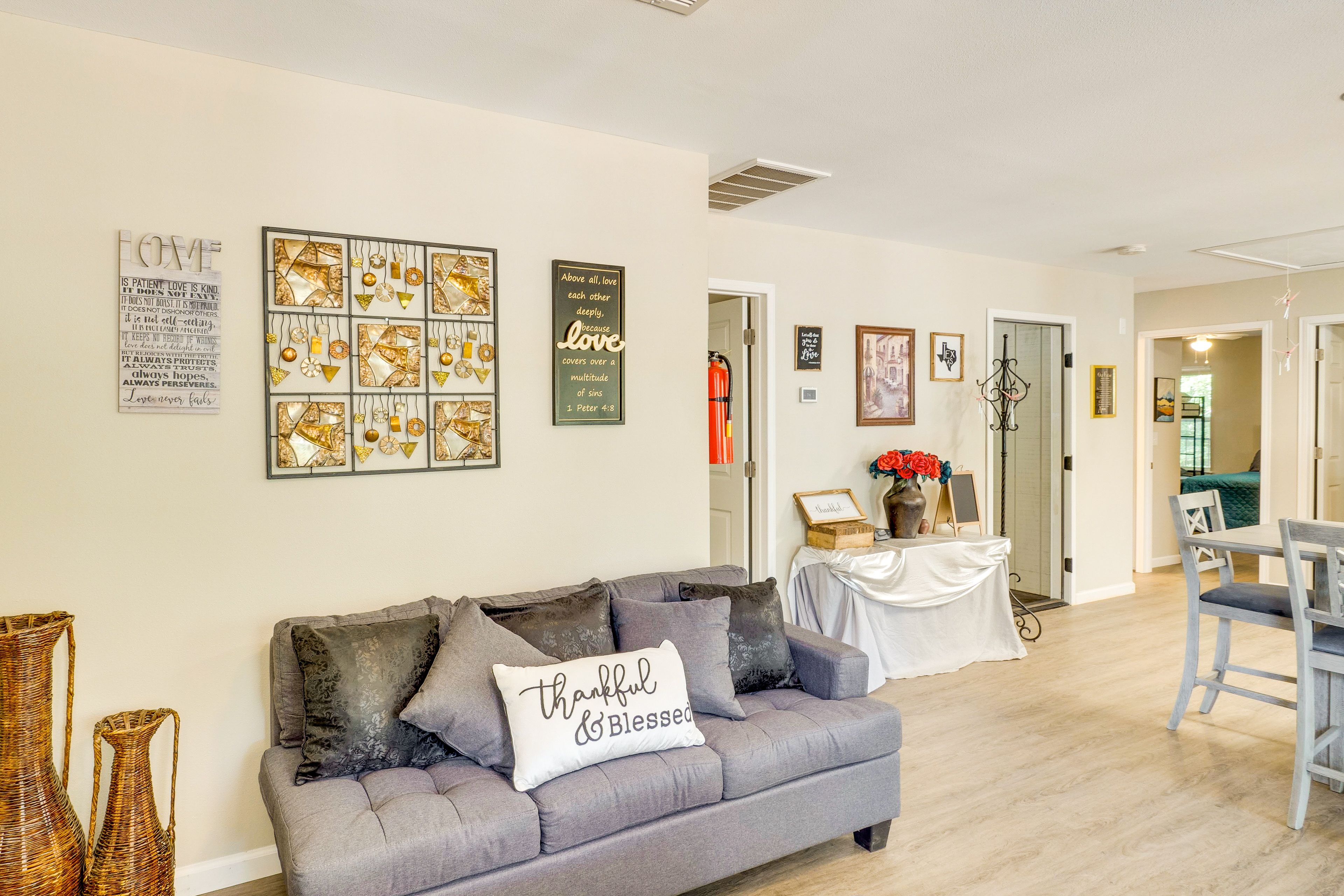 Living Area | Smart TV w/ Cable