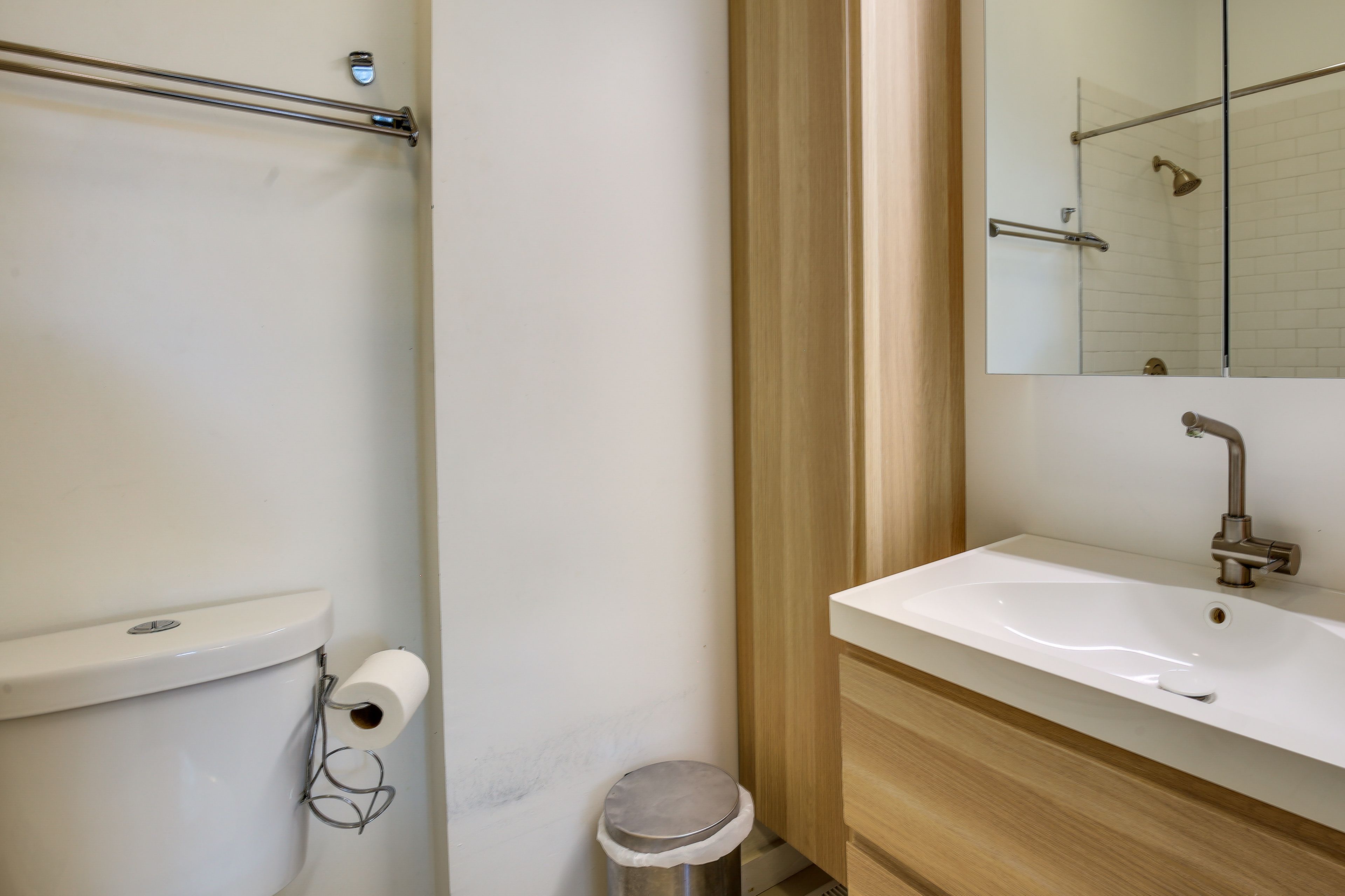Full Bathroom | Towels Provided | Complimentary Toiletries