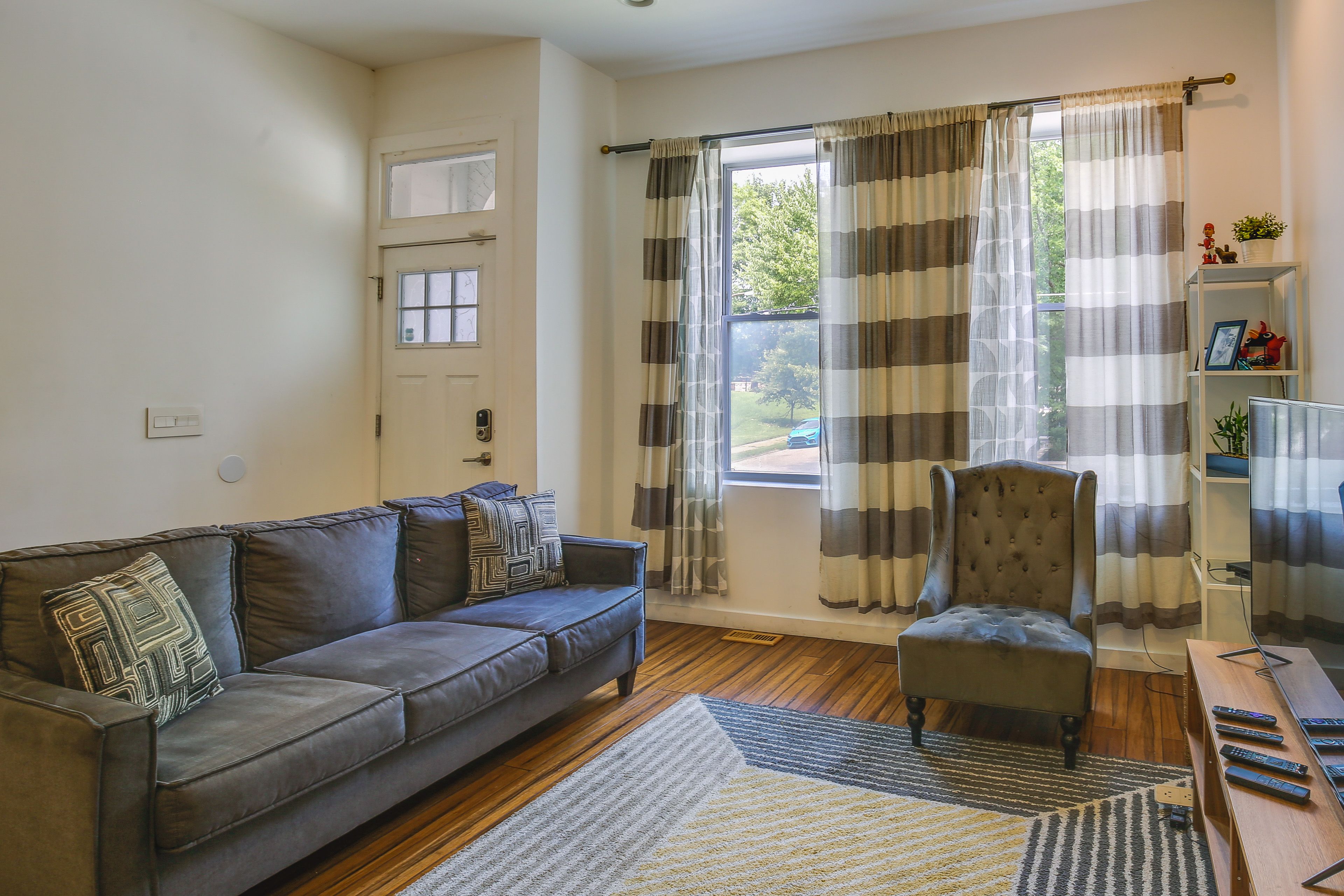 St. Louis Vacation Rental | 2BR | 2BA | 1,000 Sq Ft | Access Only By Stairs