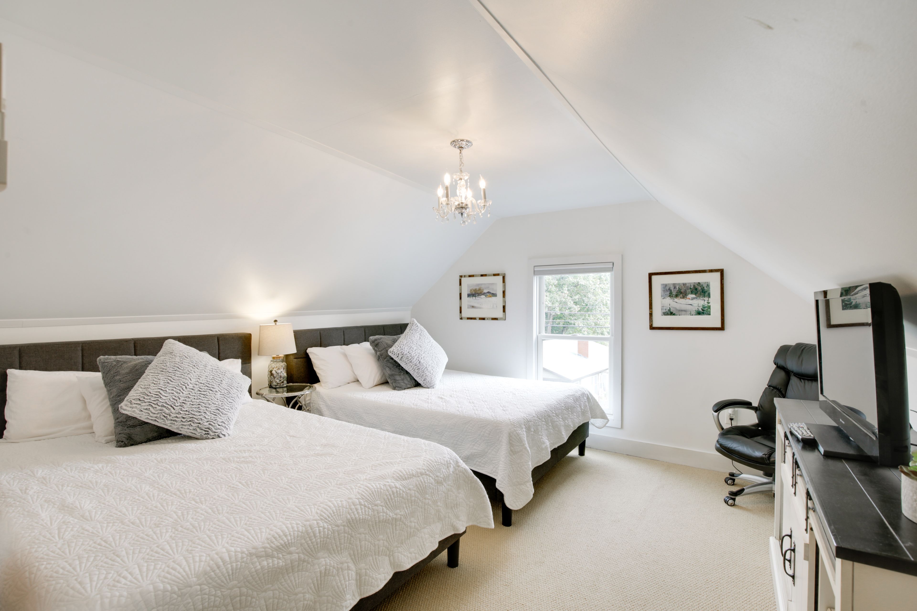 Bedroom 3 (Loft) | 2 Queen Beds | Cable TV | Top Floor
