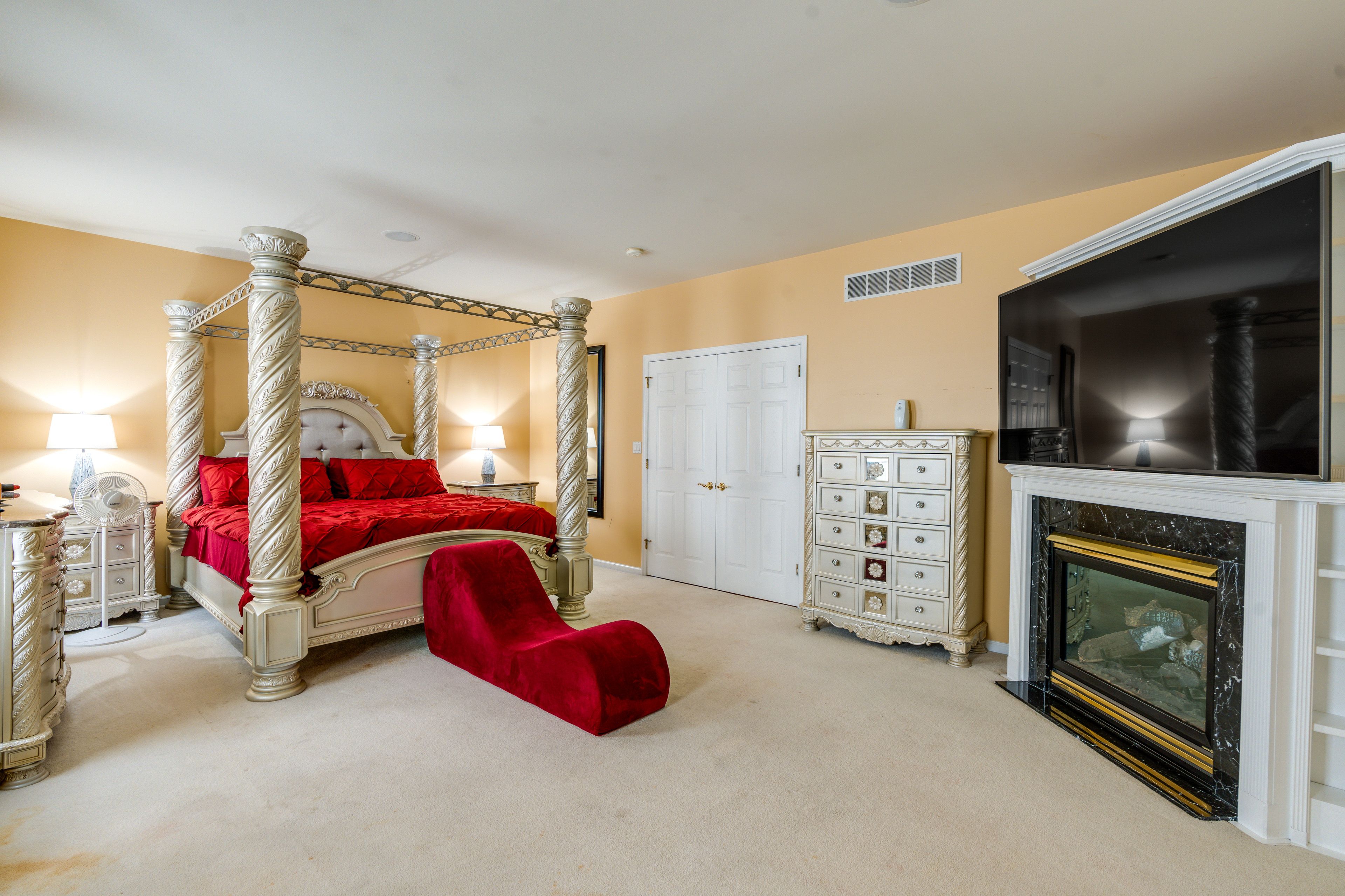 Bedroom 1 | California King Bed | En-Suite Bathroom