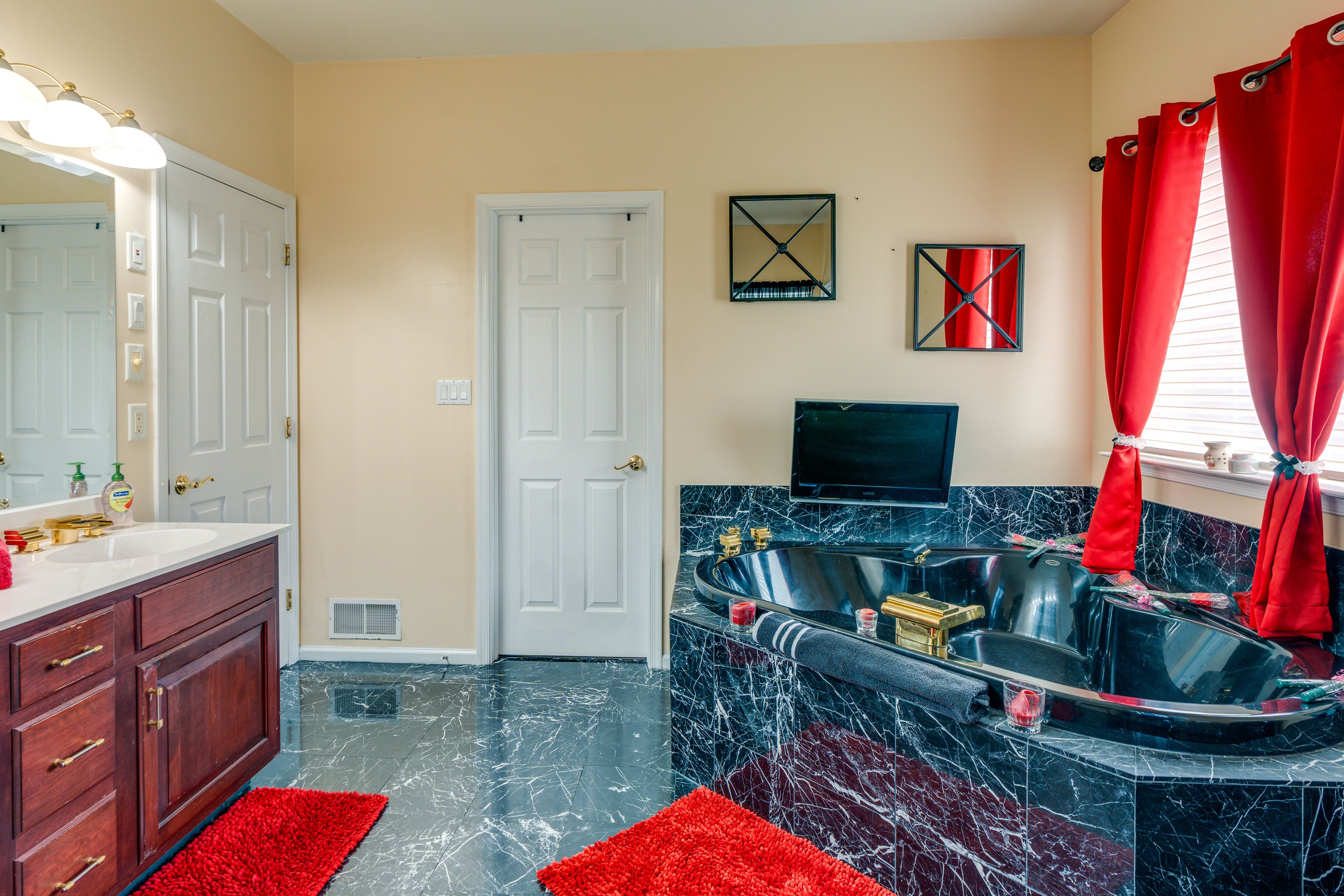 En-Suite Bathroom | Towels | Hair Dryer