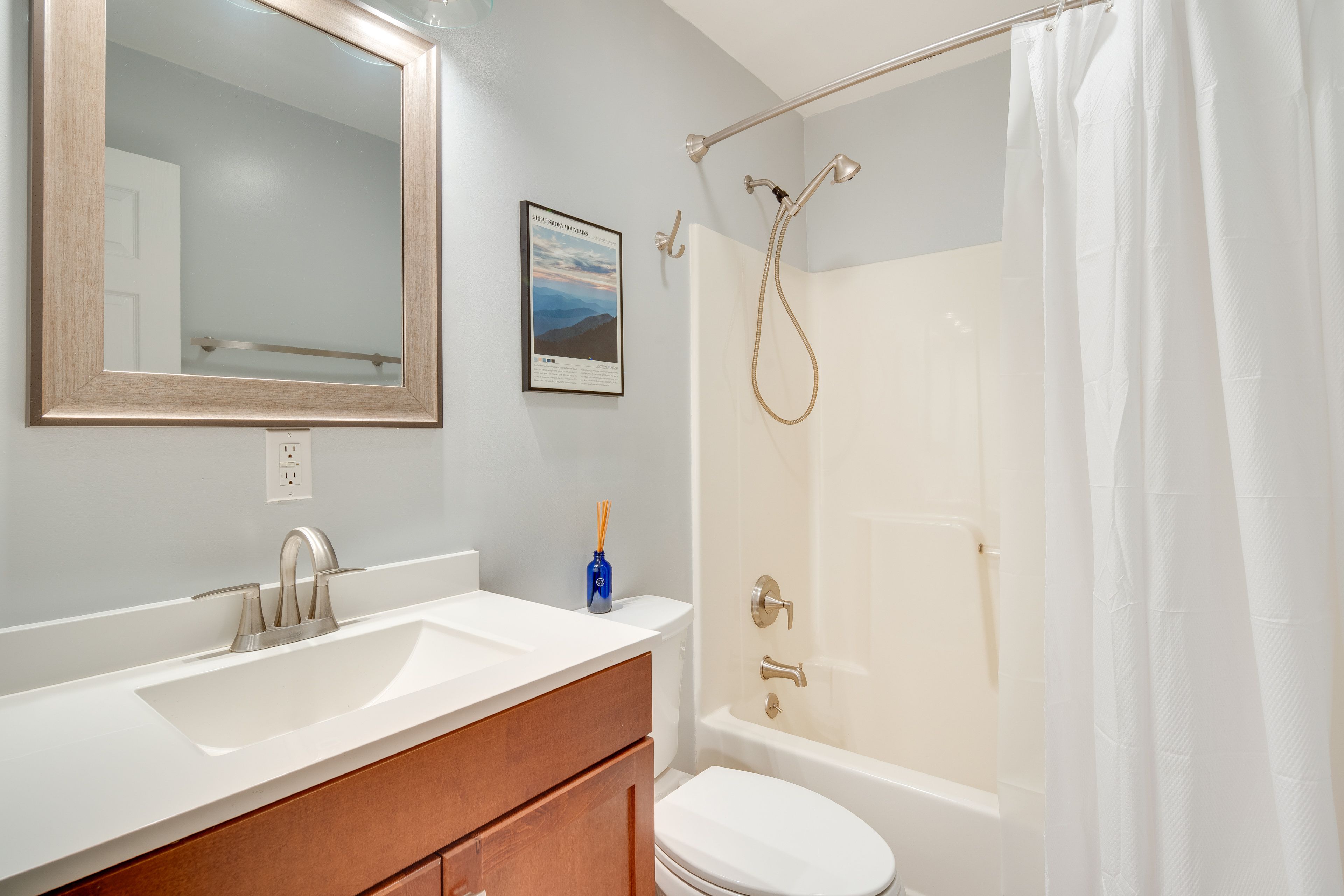 Full Bathroom | 1st Floor