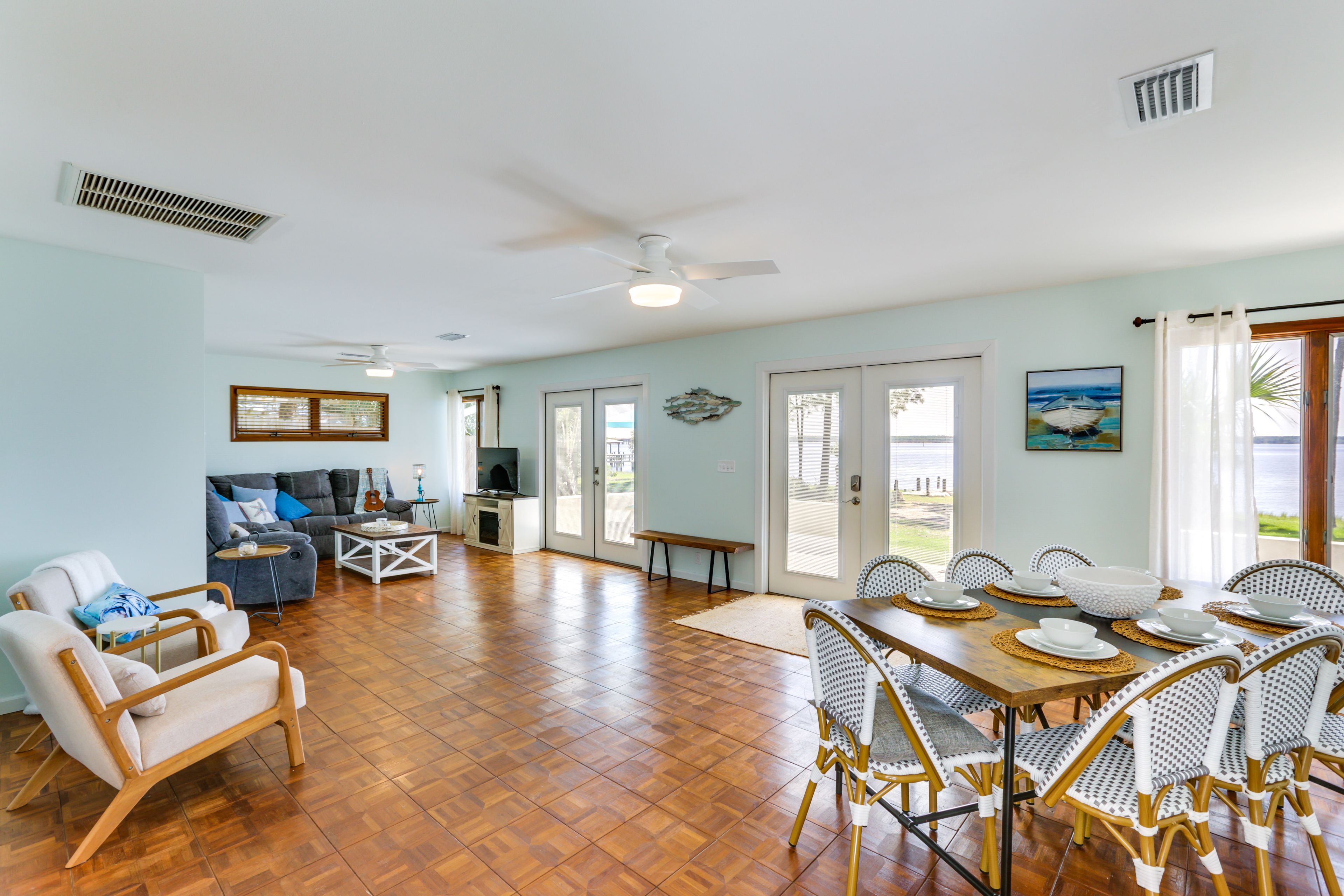 Interior | Open Floor Plan | Free WiFi