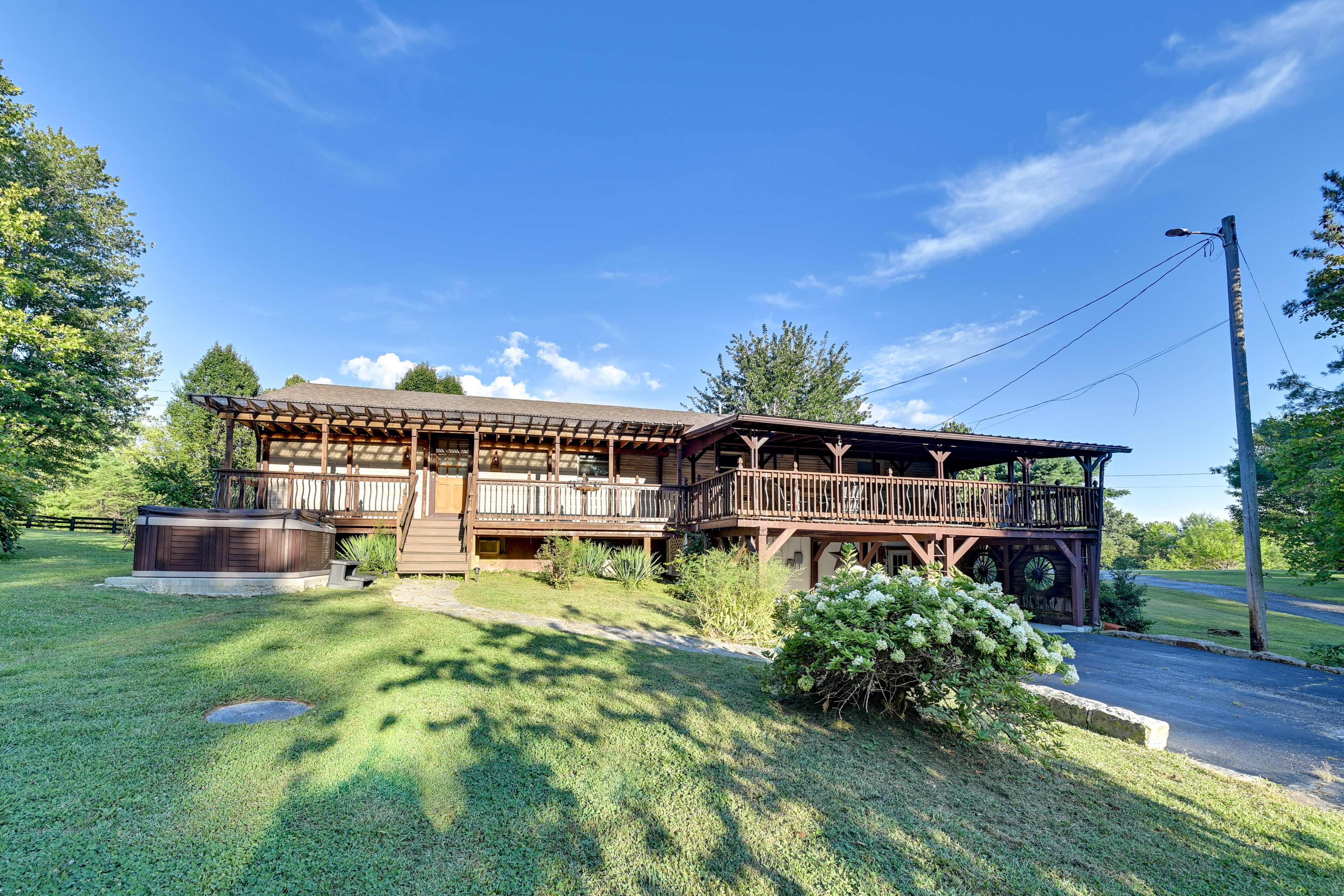Backyard | Hot Tub | Fire Pit