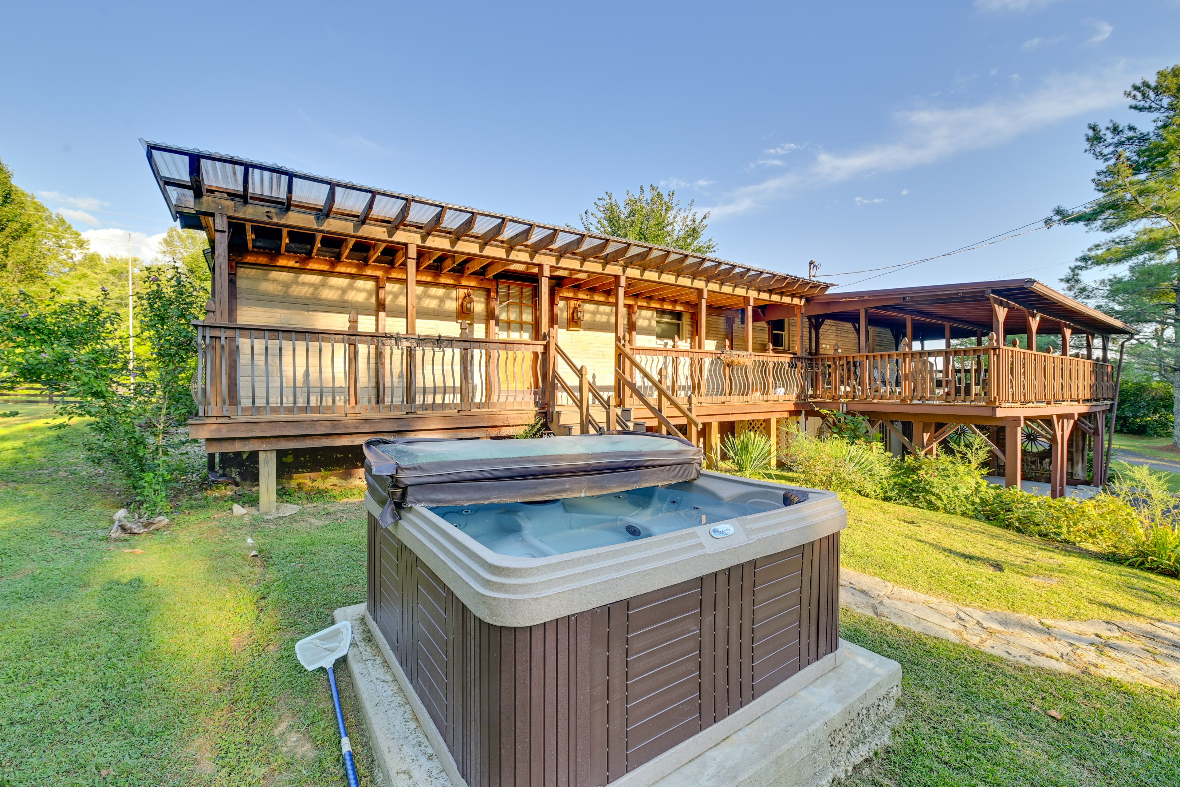 Rogers Vacation Rental | 5BR | 3BA | 3,200 Sq Ft | 3 Steps to Enter