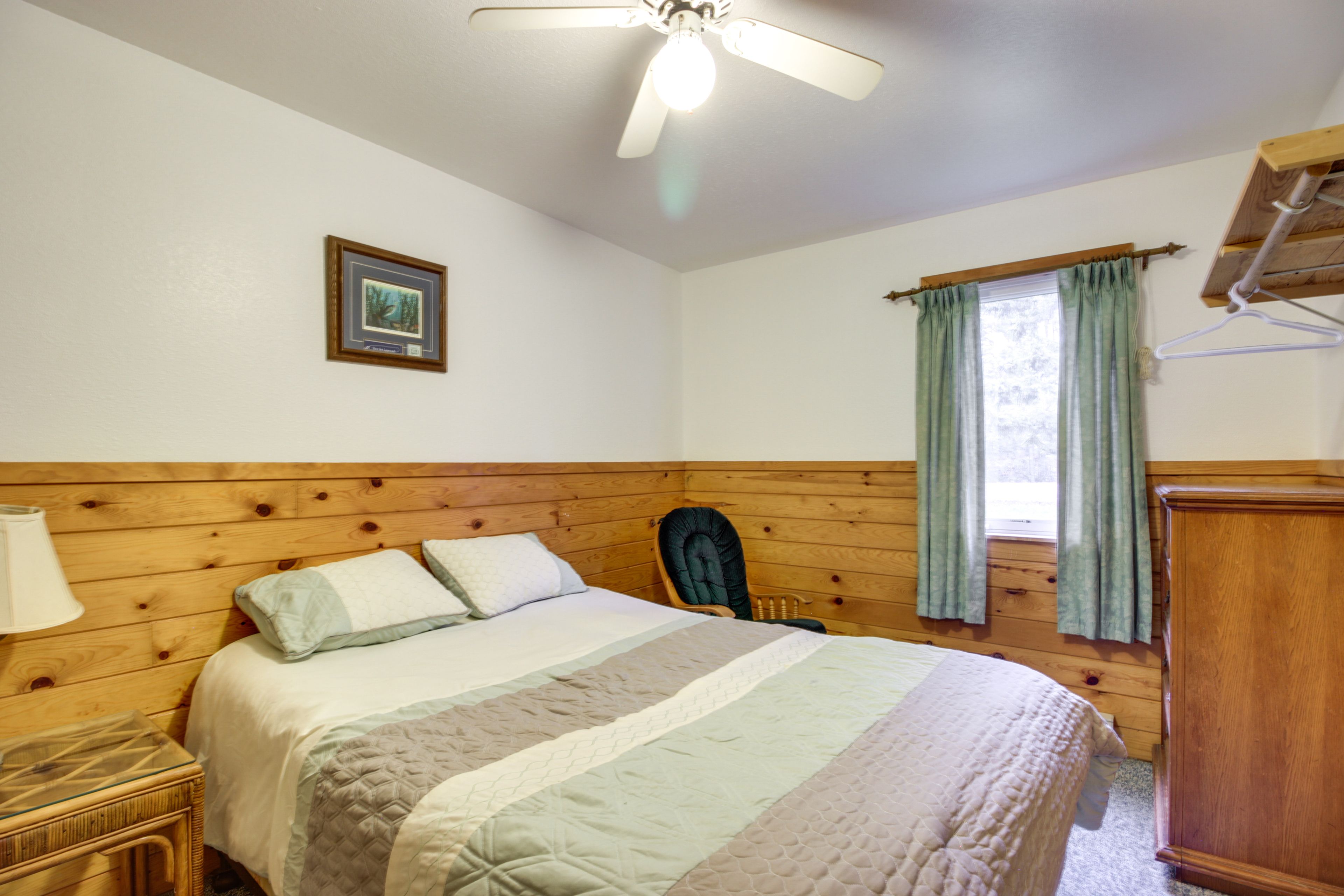 Bedroom 2 | Queen Bed