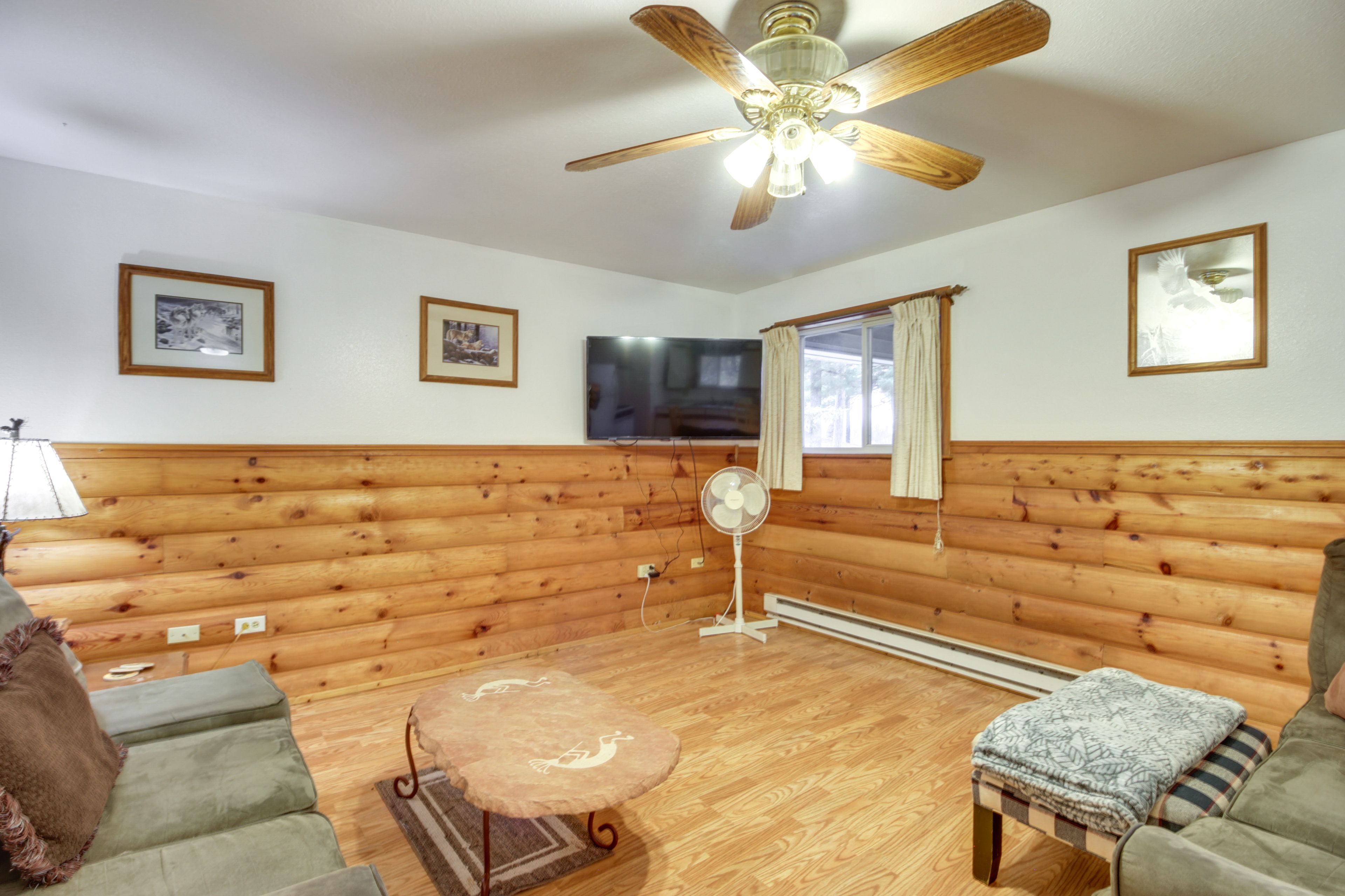 Living Room | Cable TV