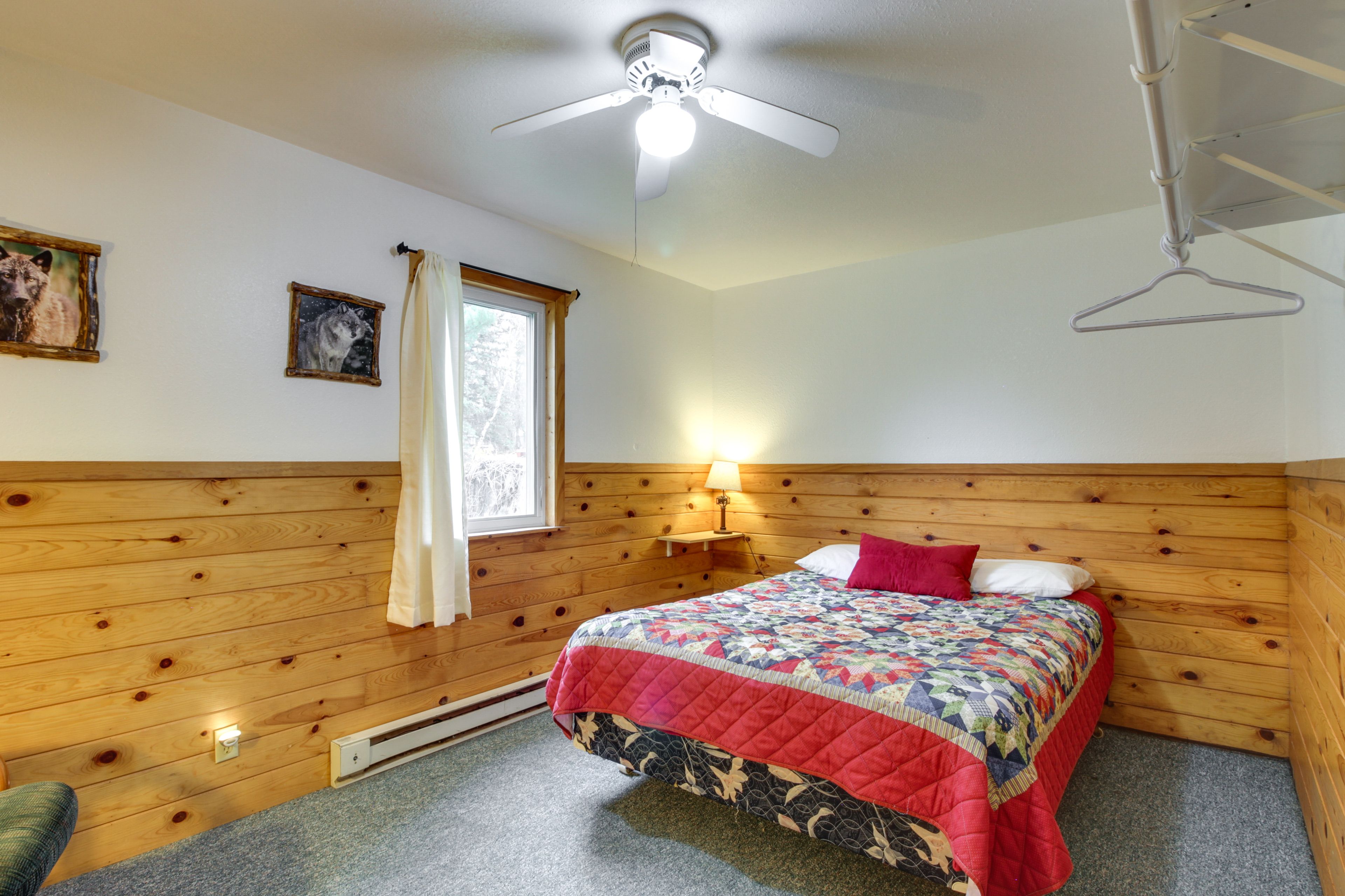 Bedroom 1 | Queen Bed