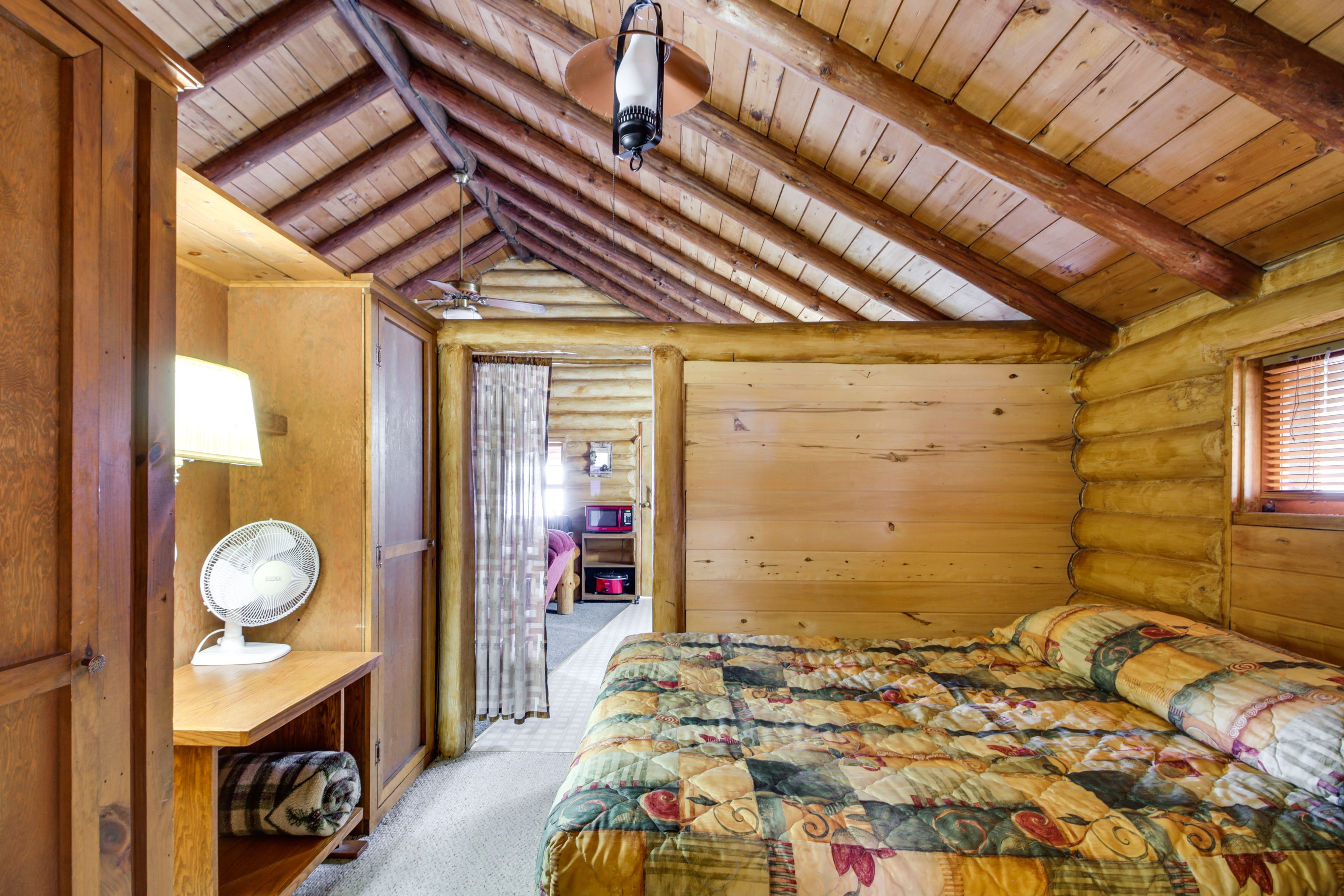 Sleeping Nook | Queen Bed