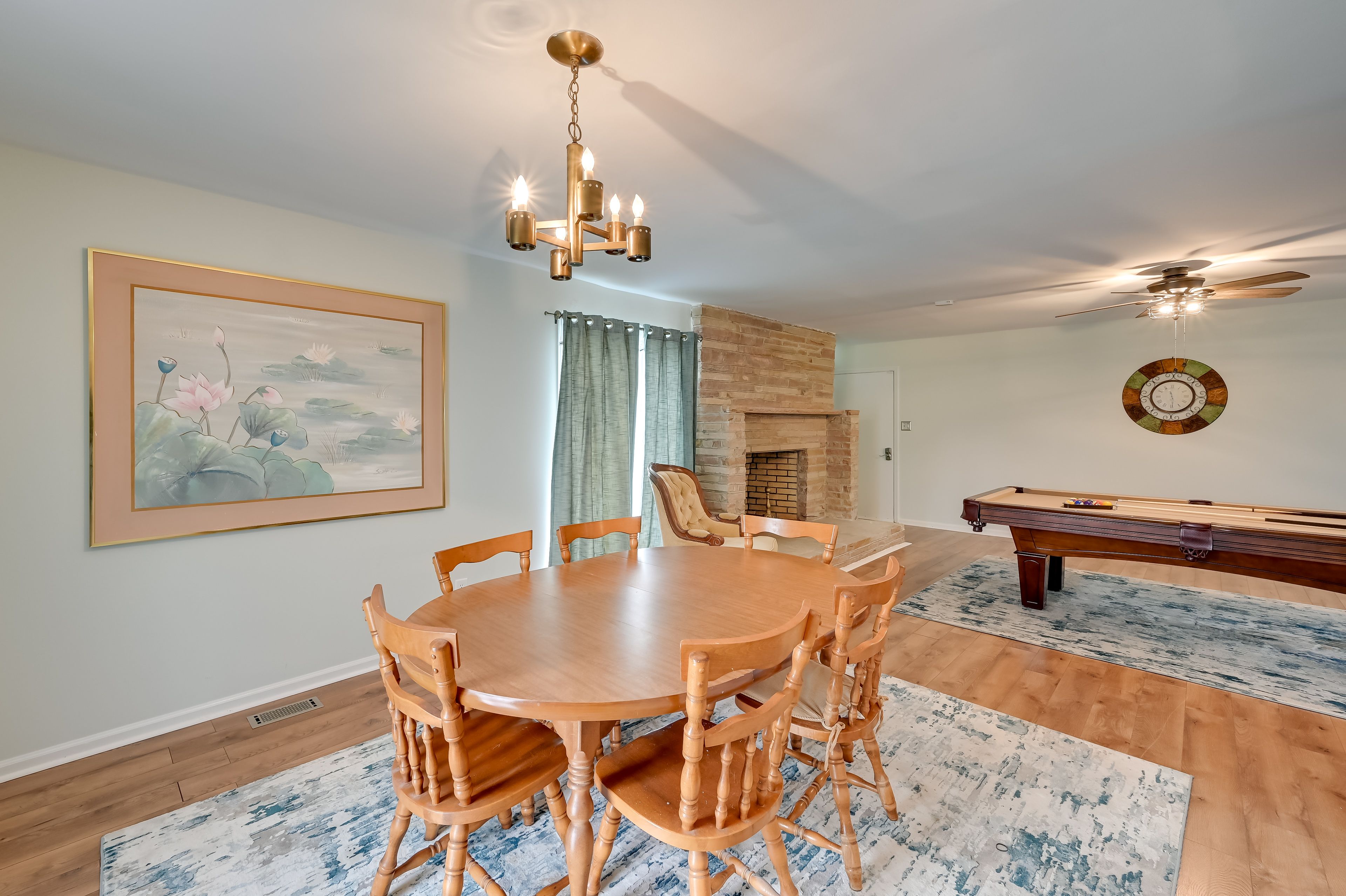 Dining Area | Dishware & Flatware Provided