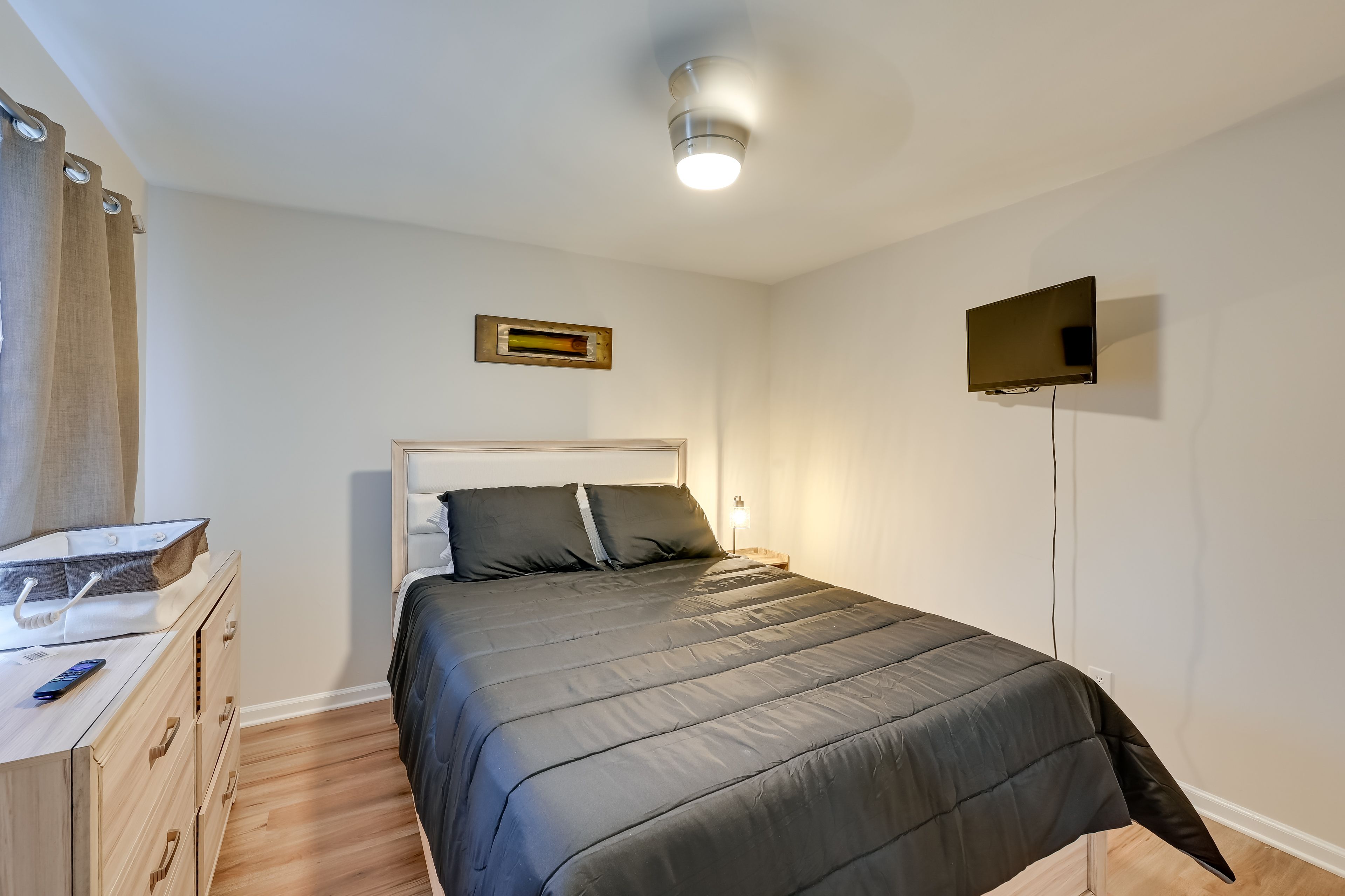 Bedroom 3 | Queen Bed