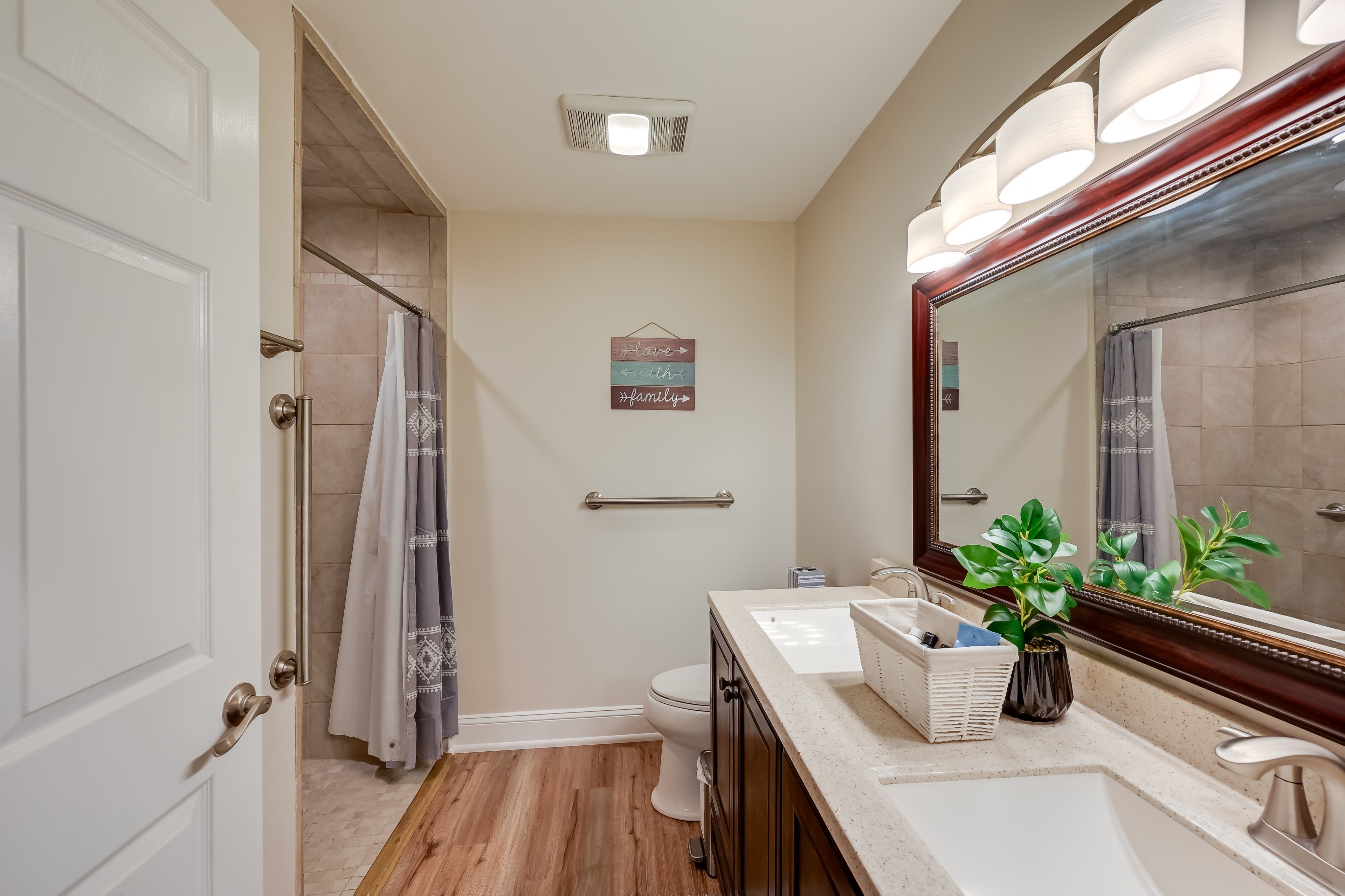 En-Suite Bathroom | Towels Provided