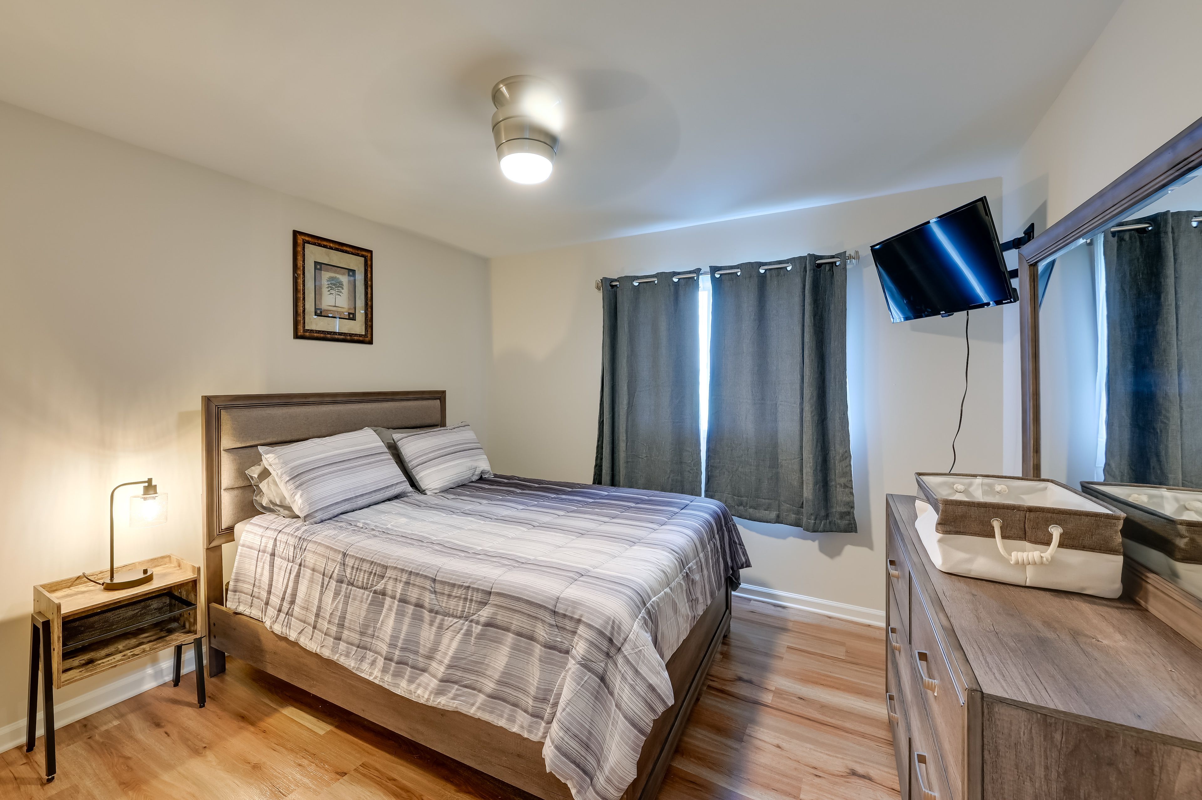 Bedroom 4 | Queen Bed