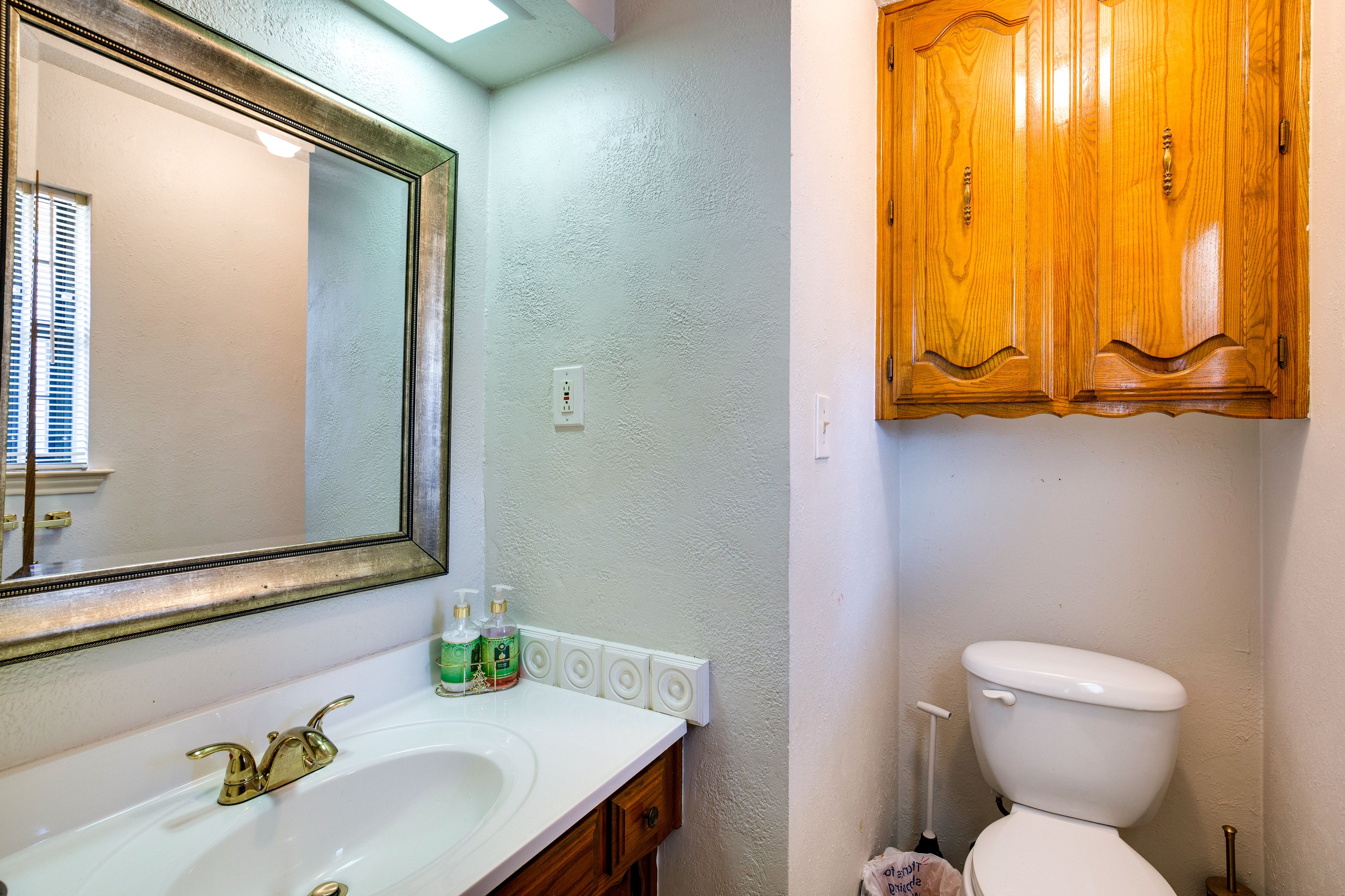 Half Bathroom | Complimentary Toiletries | Towels Provided