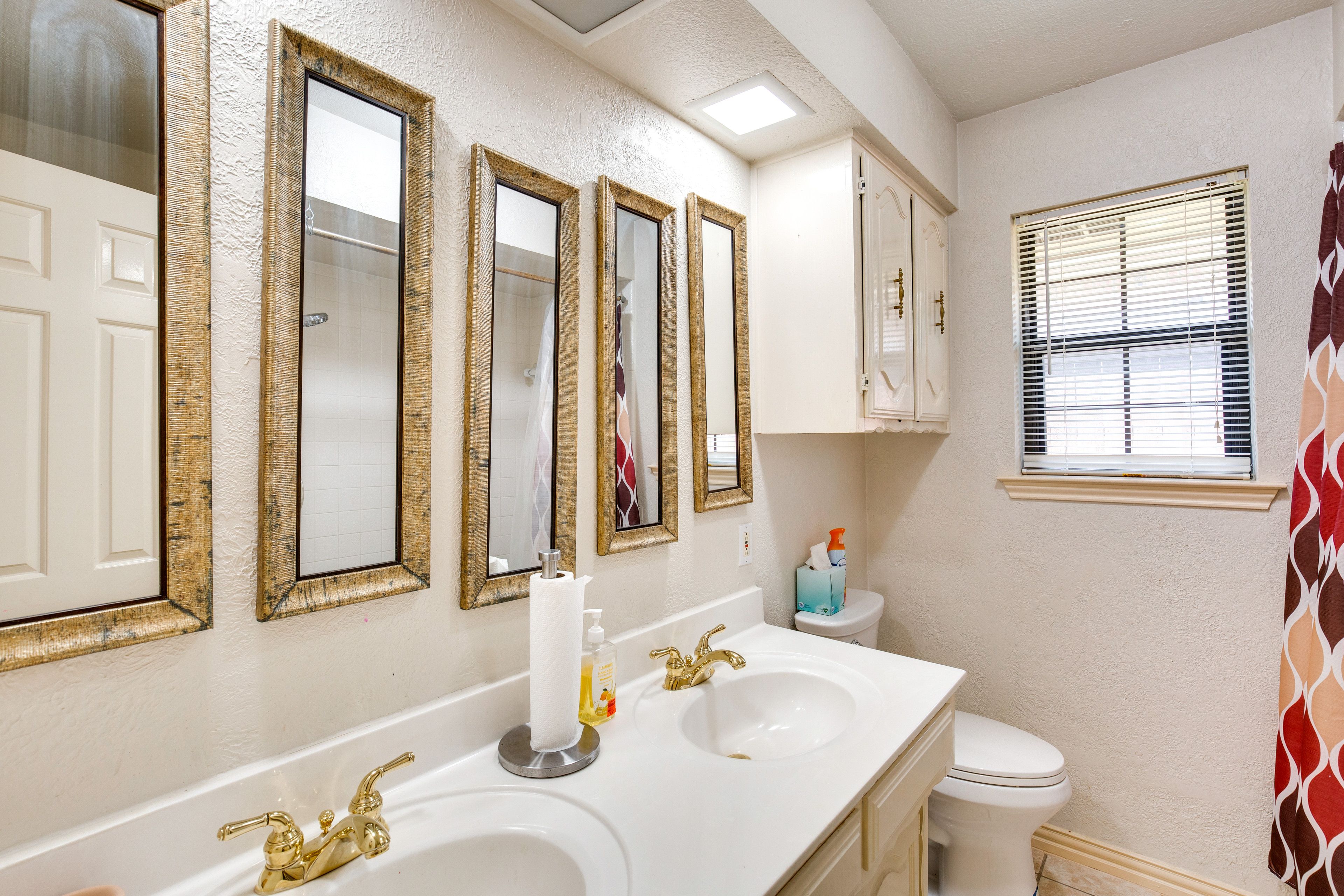 Full Bathroom | Shower/Tub Combo