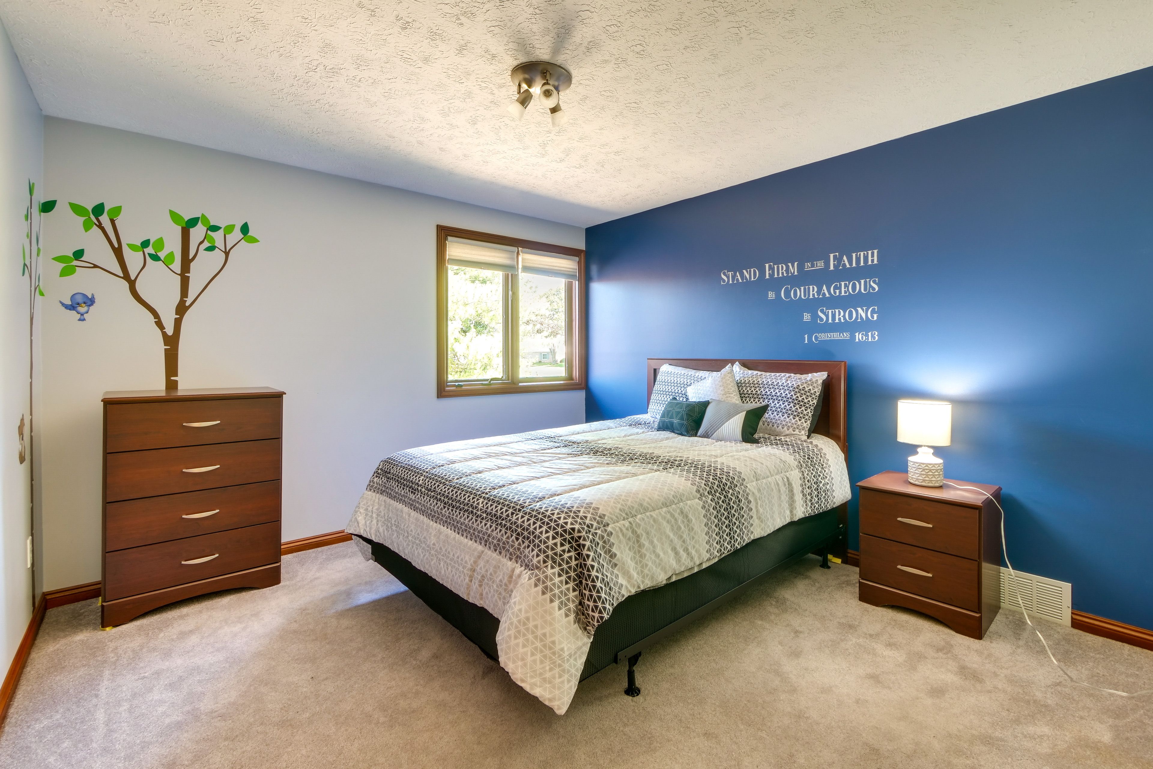 Bedroom 2 | Queen Bed