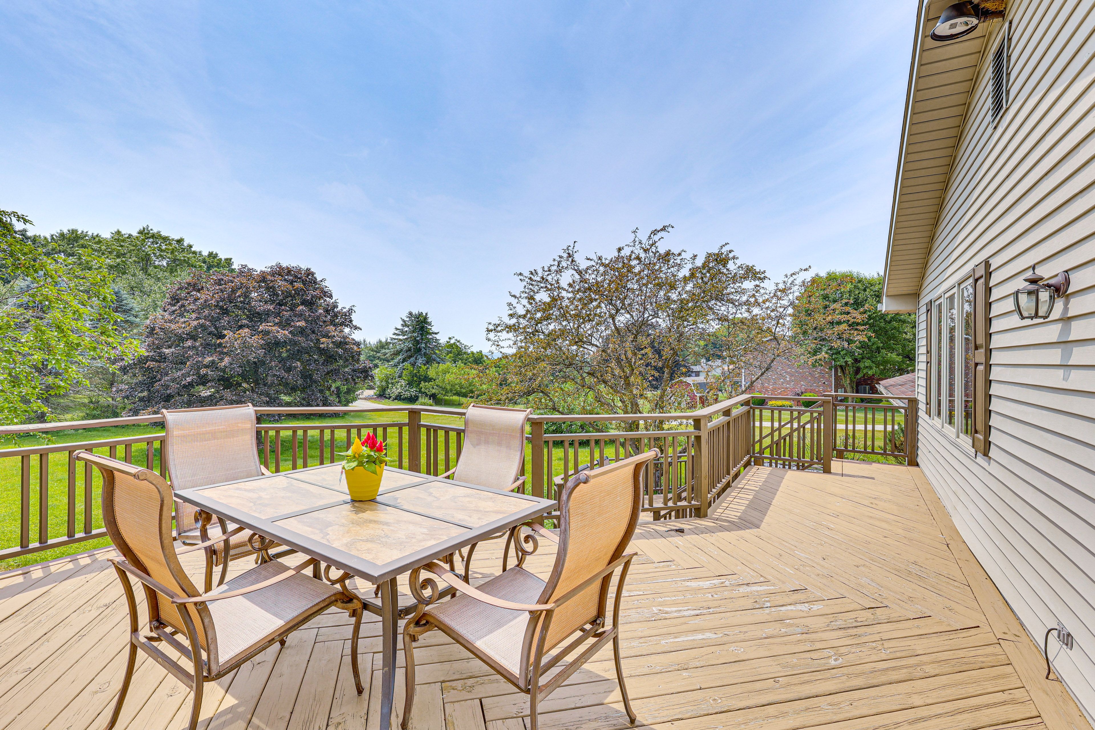 Deck 1 | Gas Grill | Outdoor Dining Area
