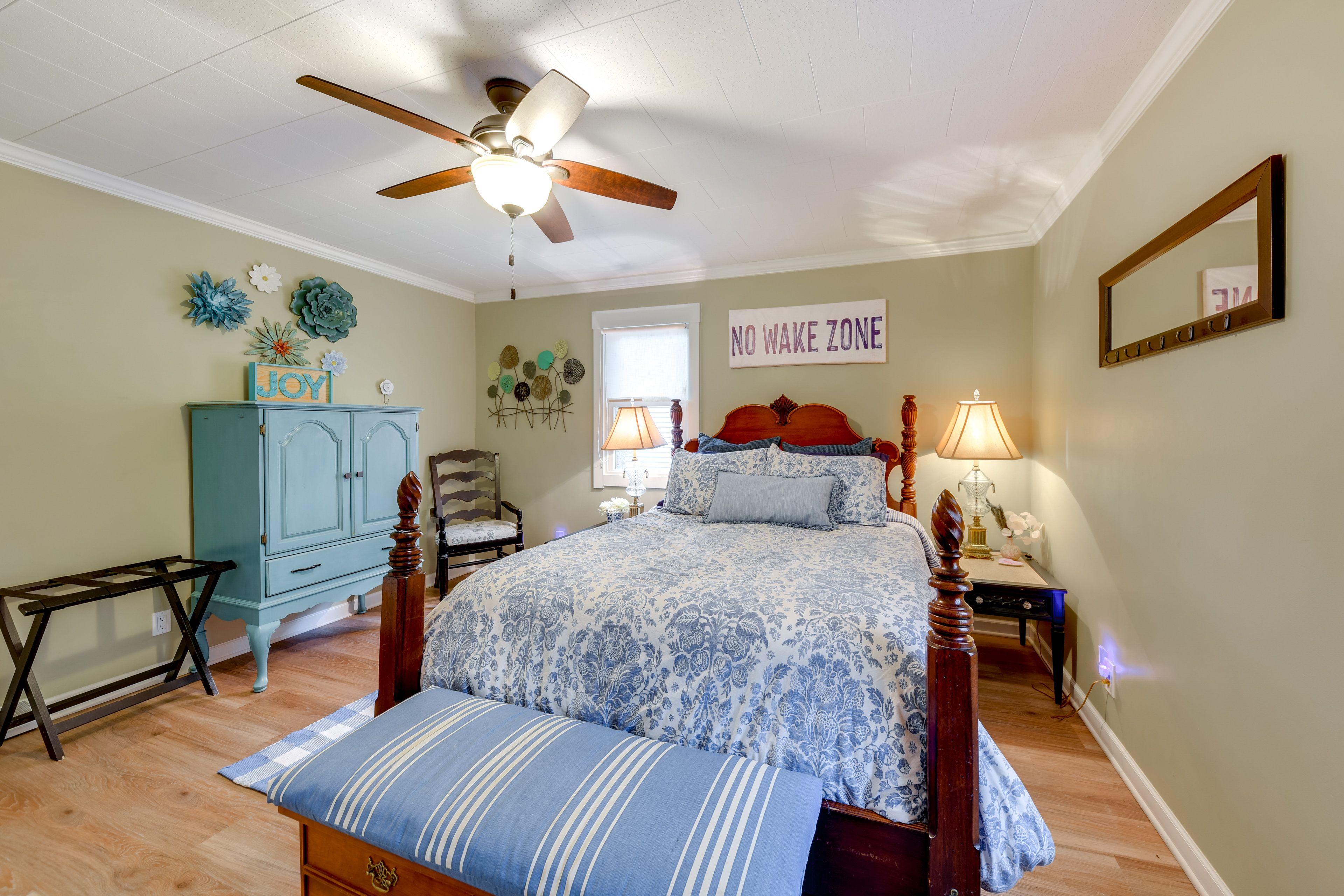 Bedroom 1 | Queen Bed | 1st Floor