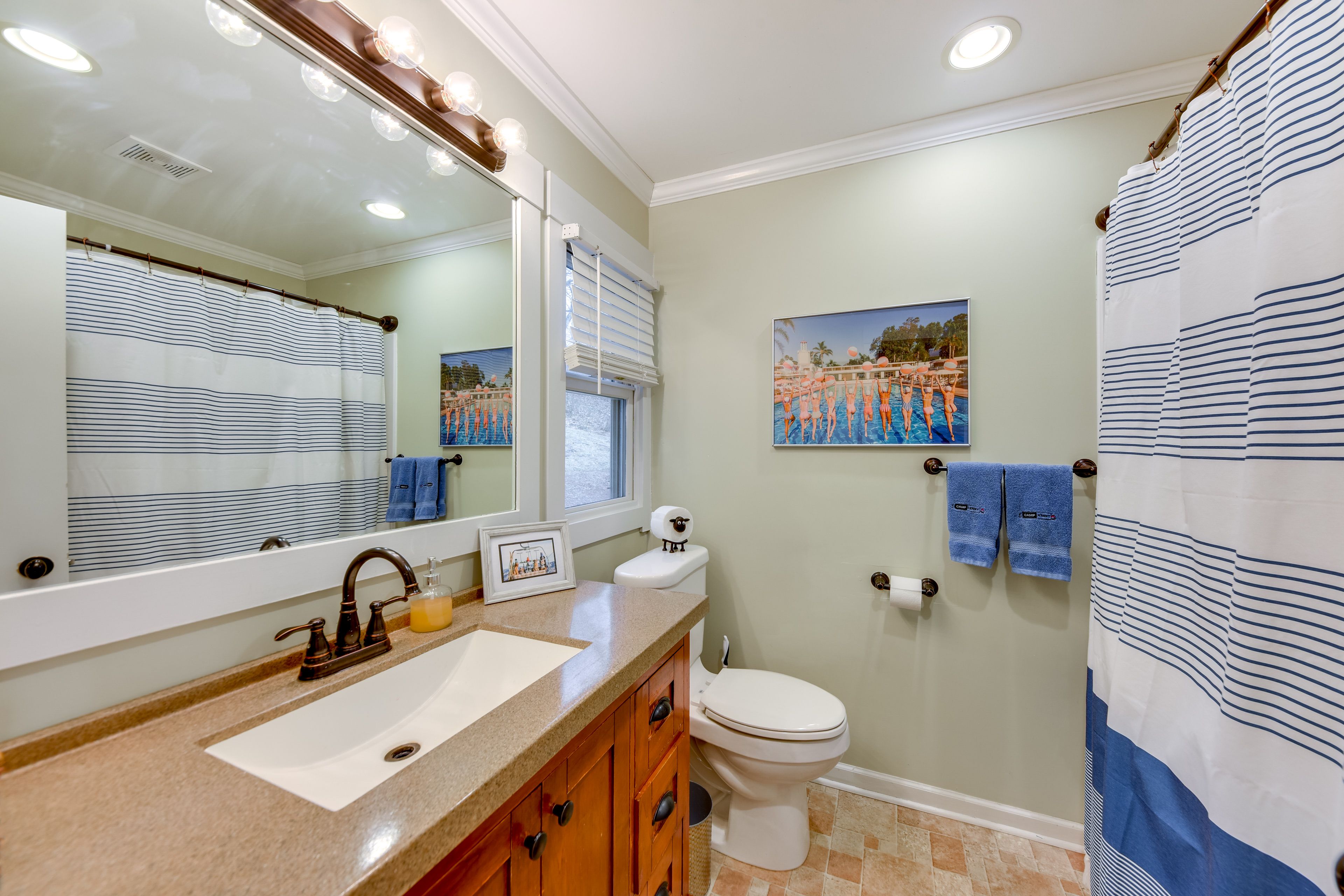 Full Bathroom | 1st Floor