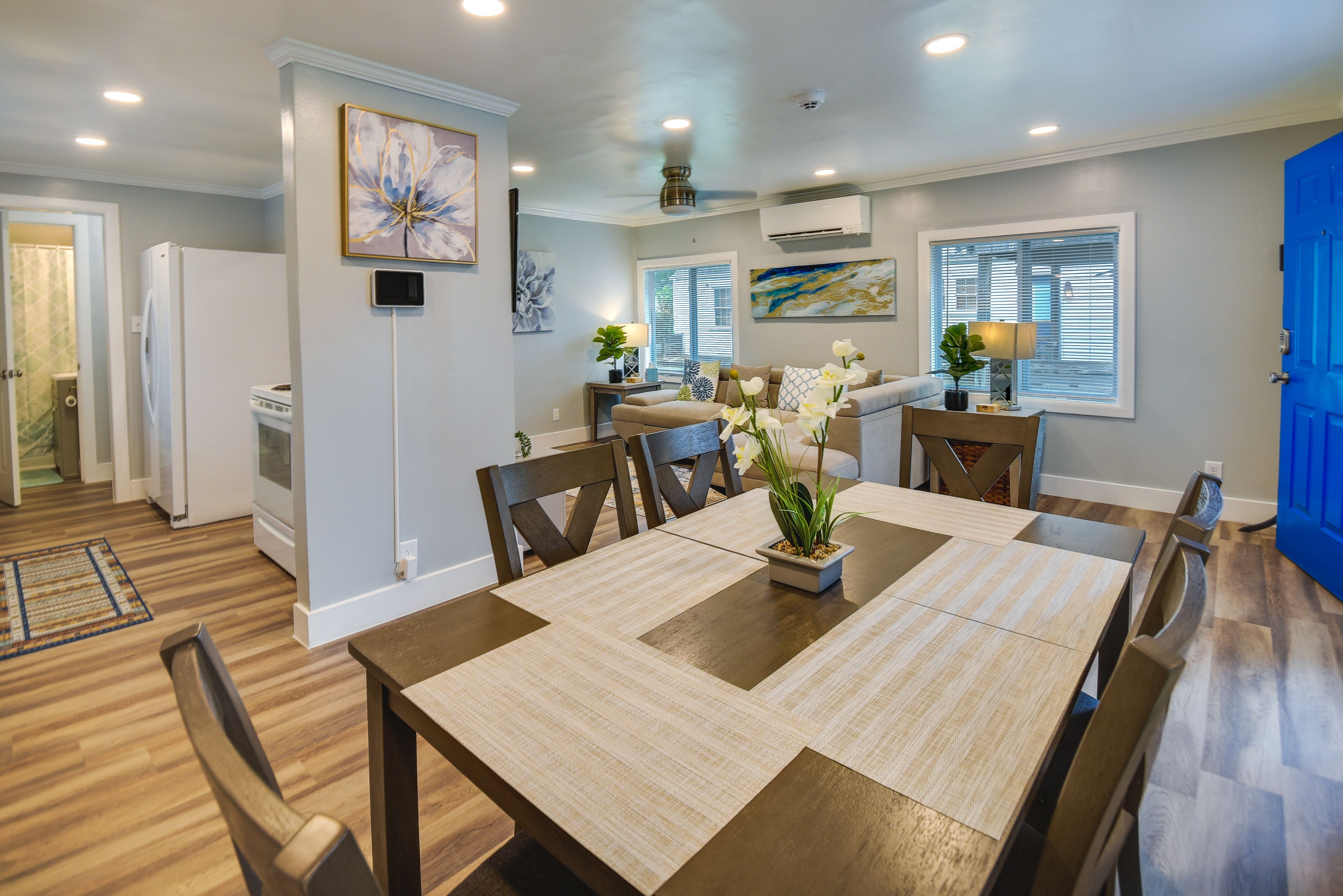 Dining Area | Central A/C
