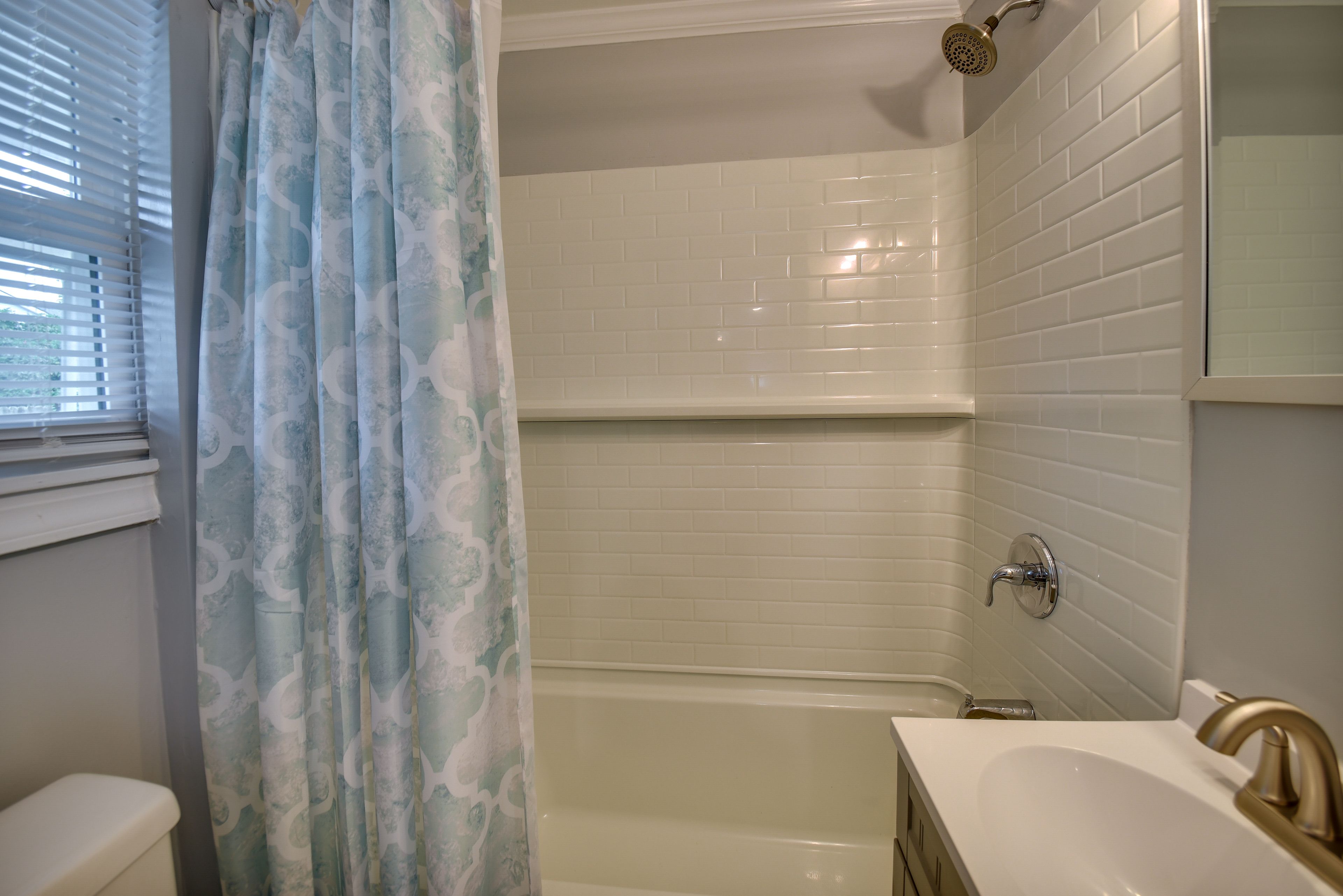 Bathroom | Complimentary Toiletries | Towels Provided