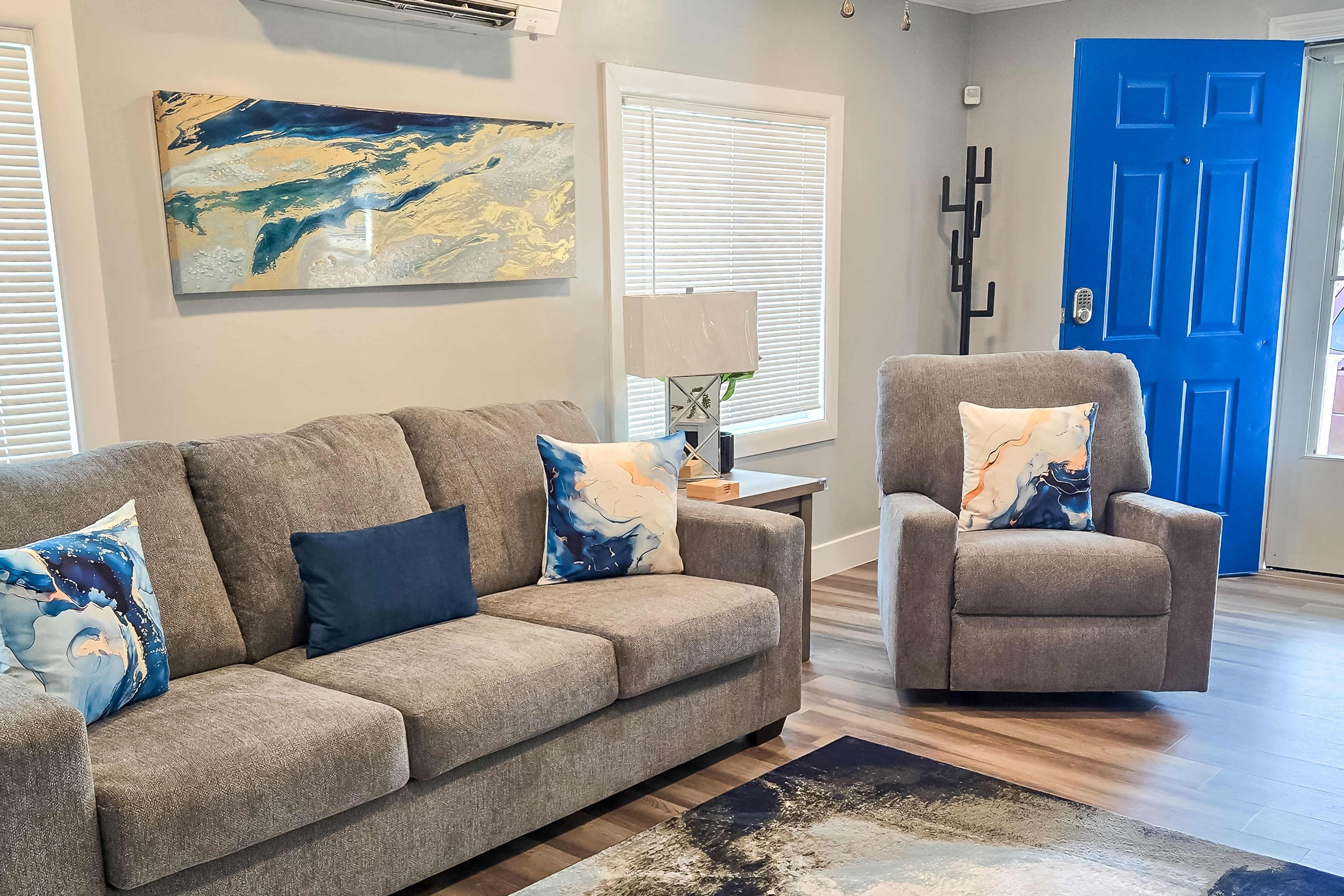 Living Room | Queen Sleeper Sofa | Smart TV | Free WiFi