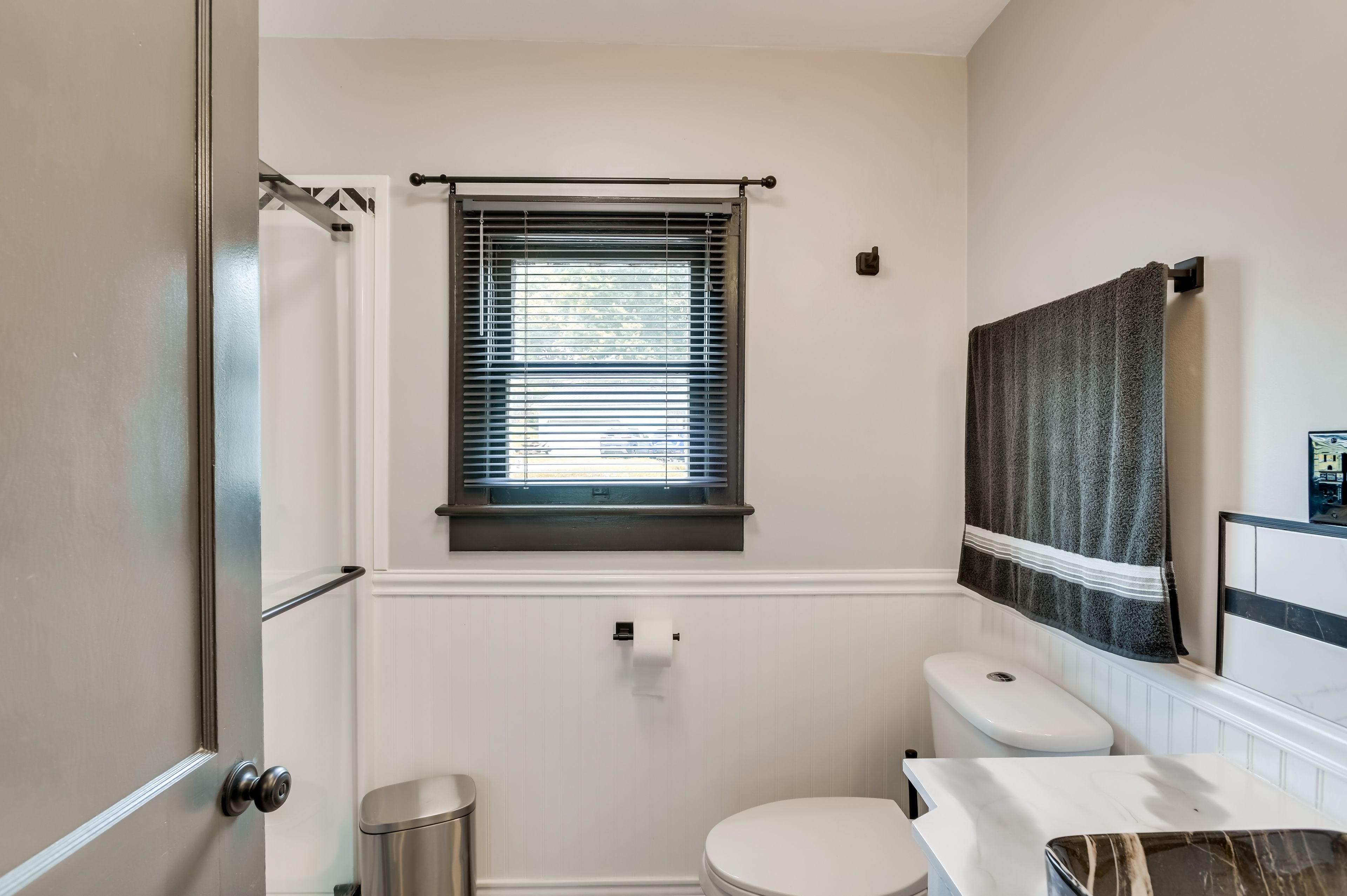 Full Bathroom | Towels Provided
