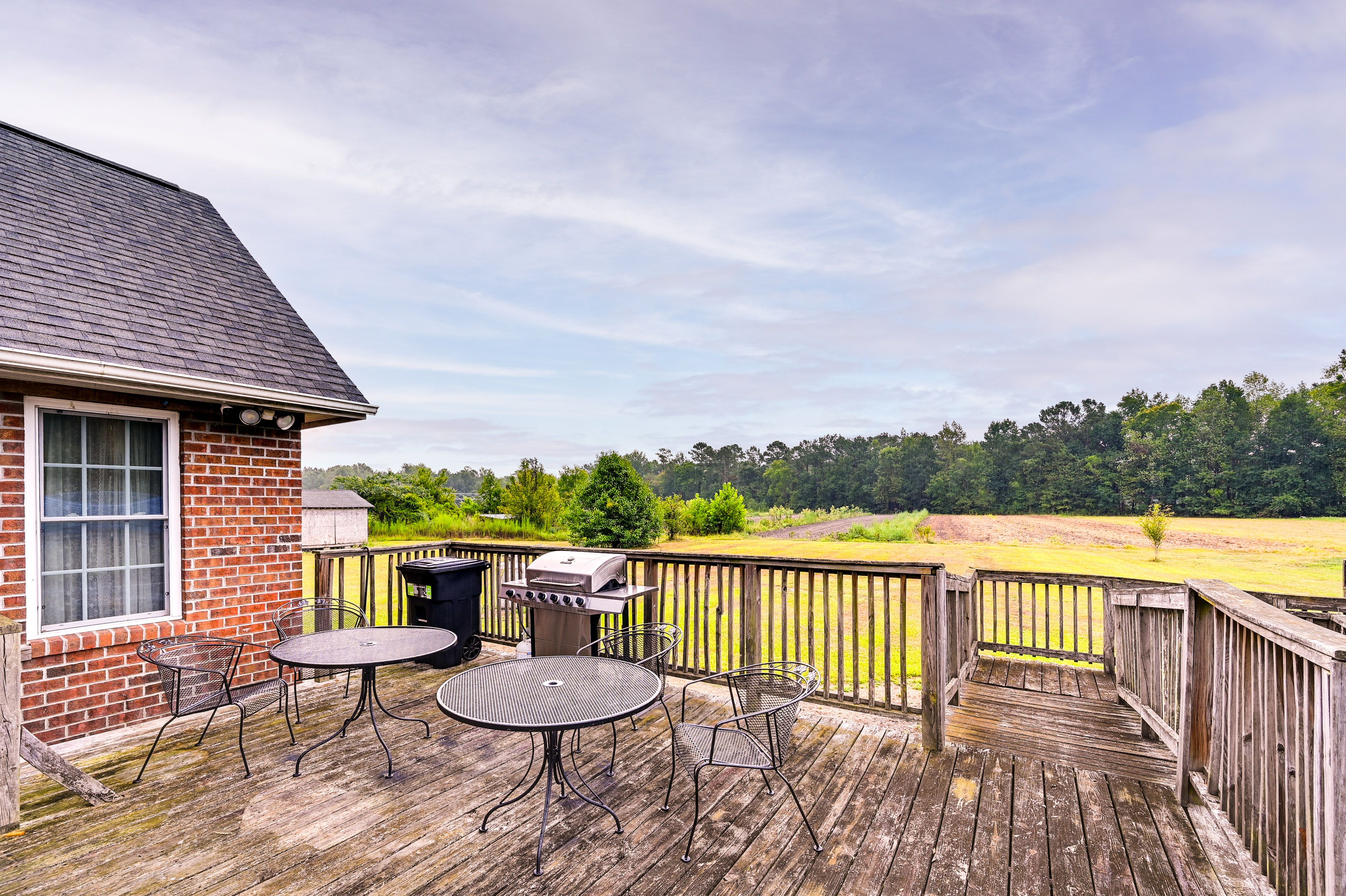 Deck | Gas Grill | Outdoor Dining Areas