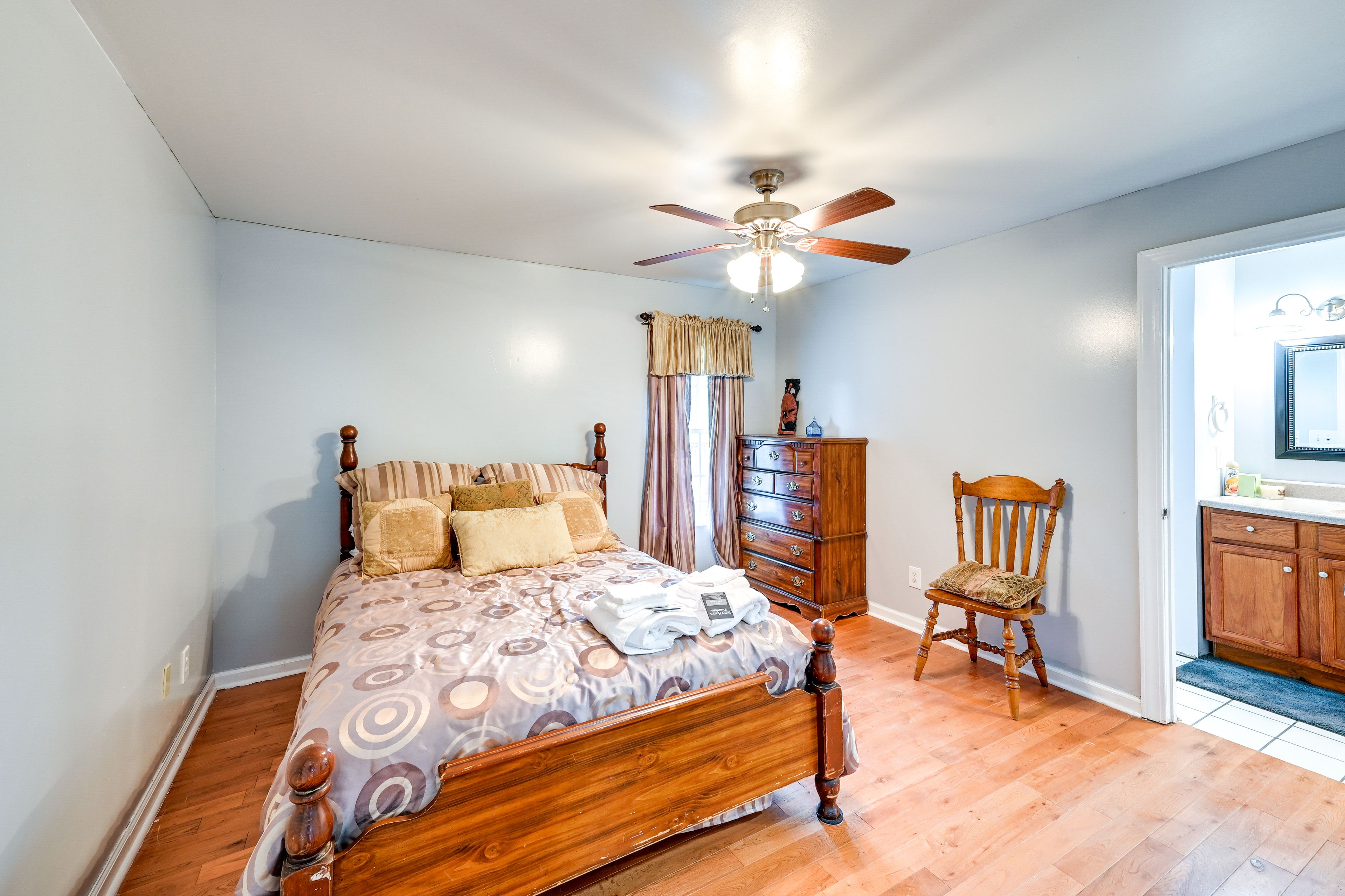 Bedroom 2 | Queen Bed | Ceiling Fan