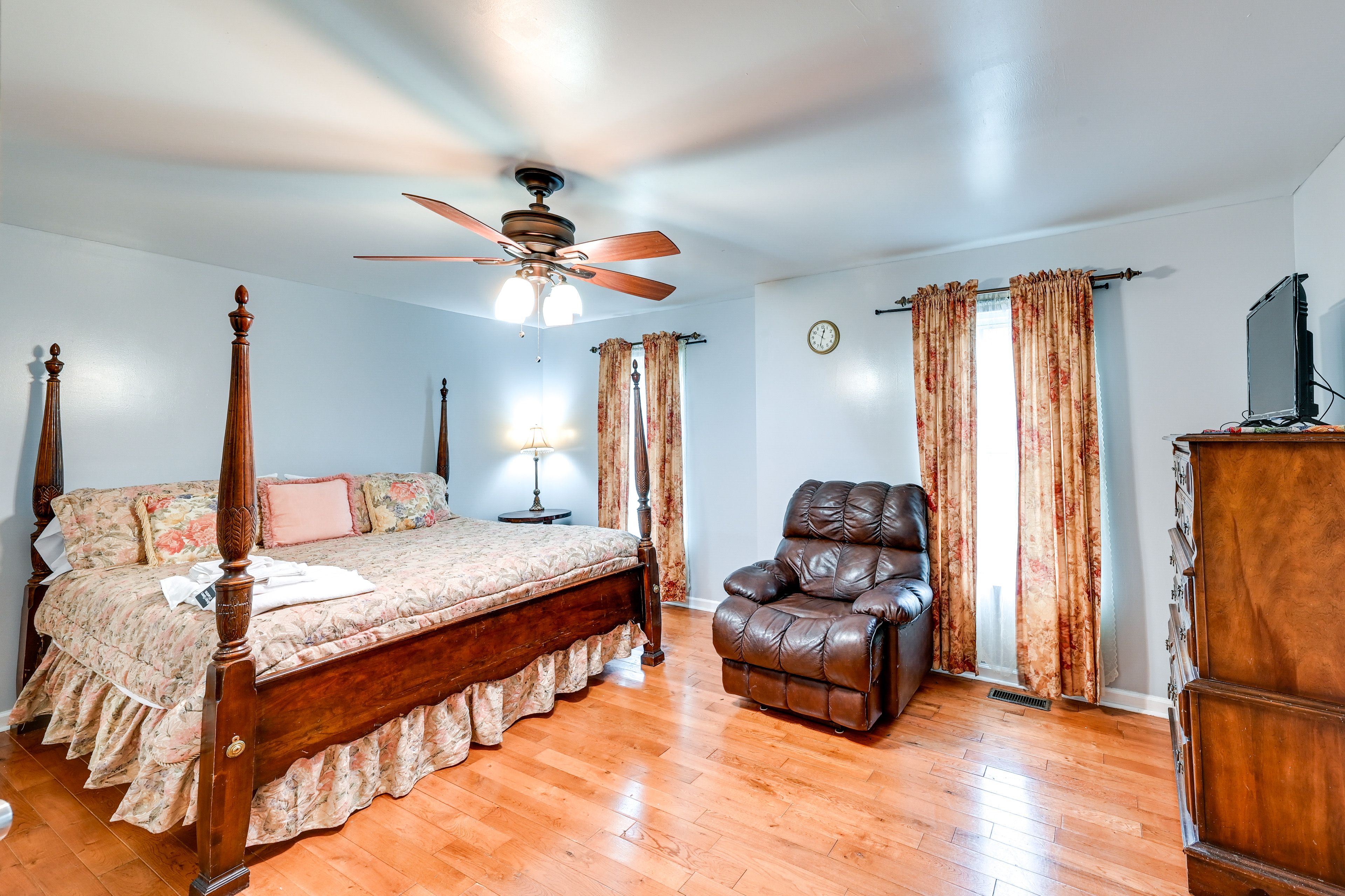 Bedroom 1 | King Bed | Flat-Screen TV | Ceiling Fan