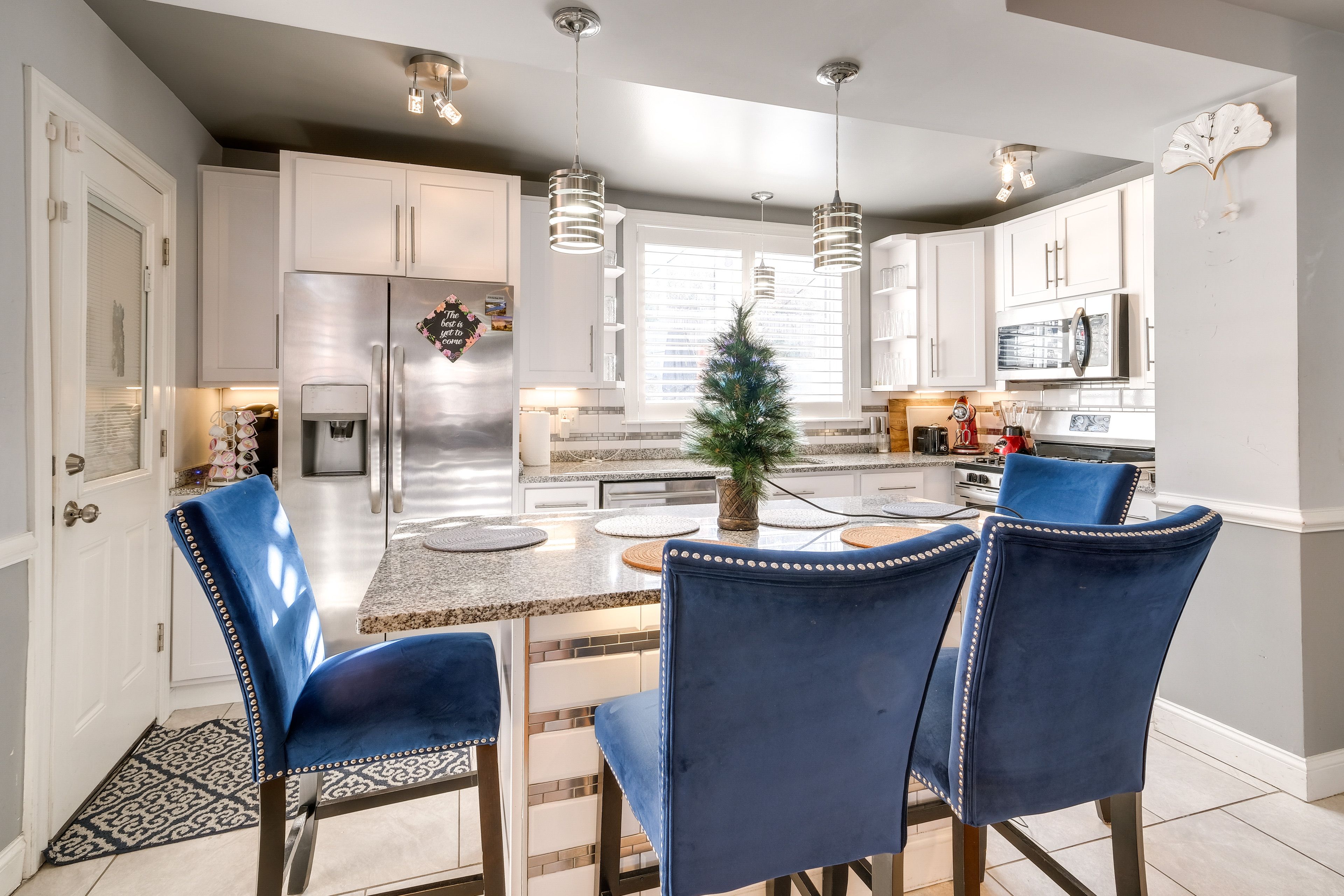 Kitchen & Dining | Self Check-In