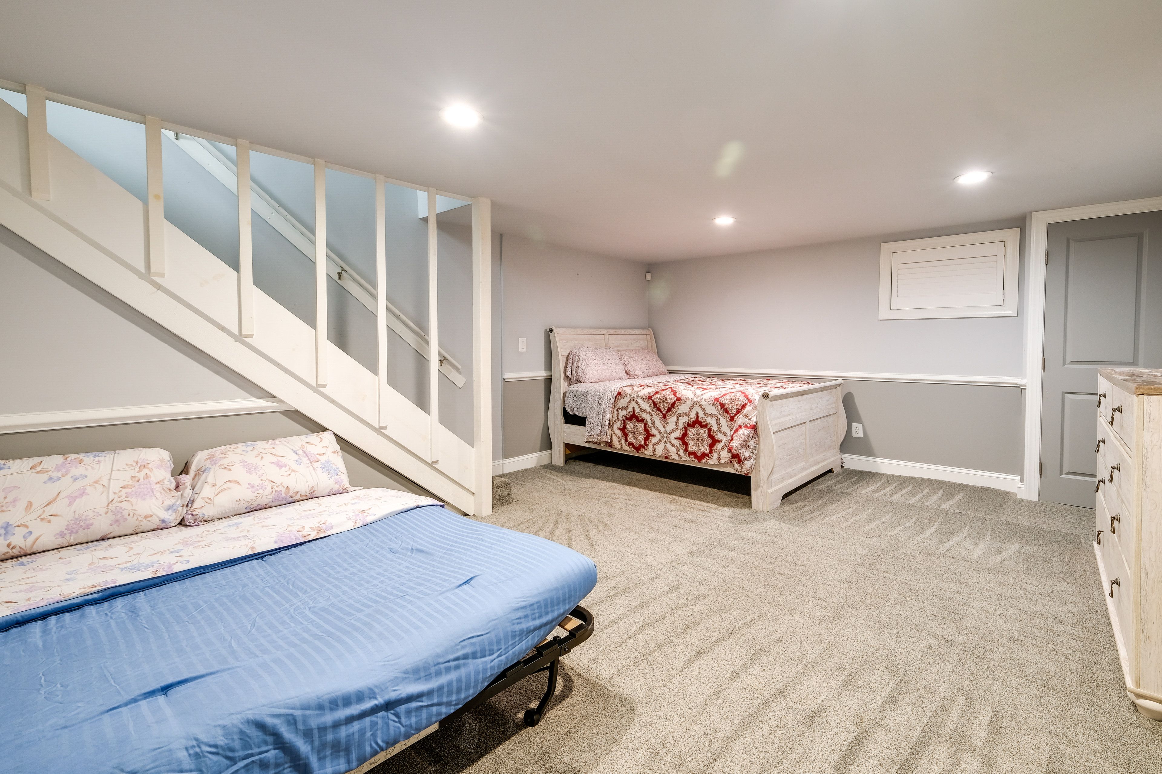 Basement | Full Bed | Futon