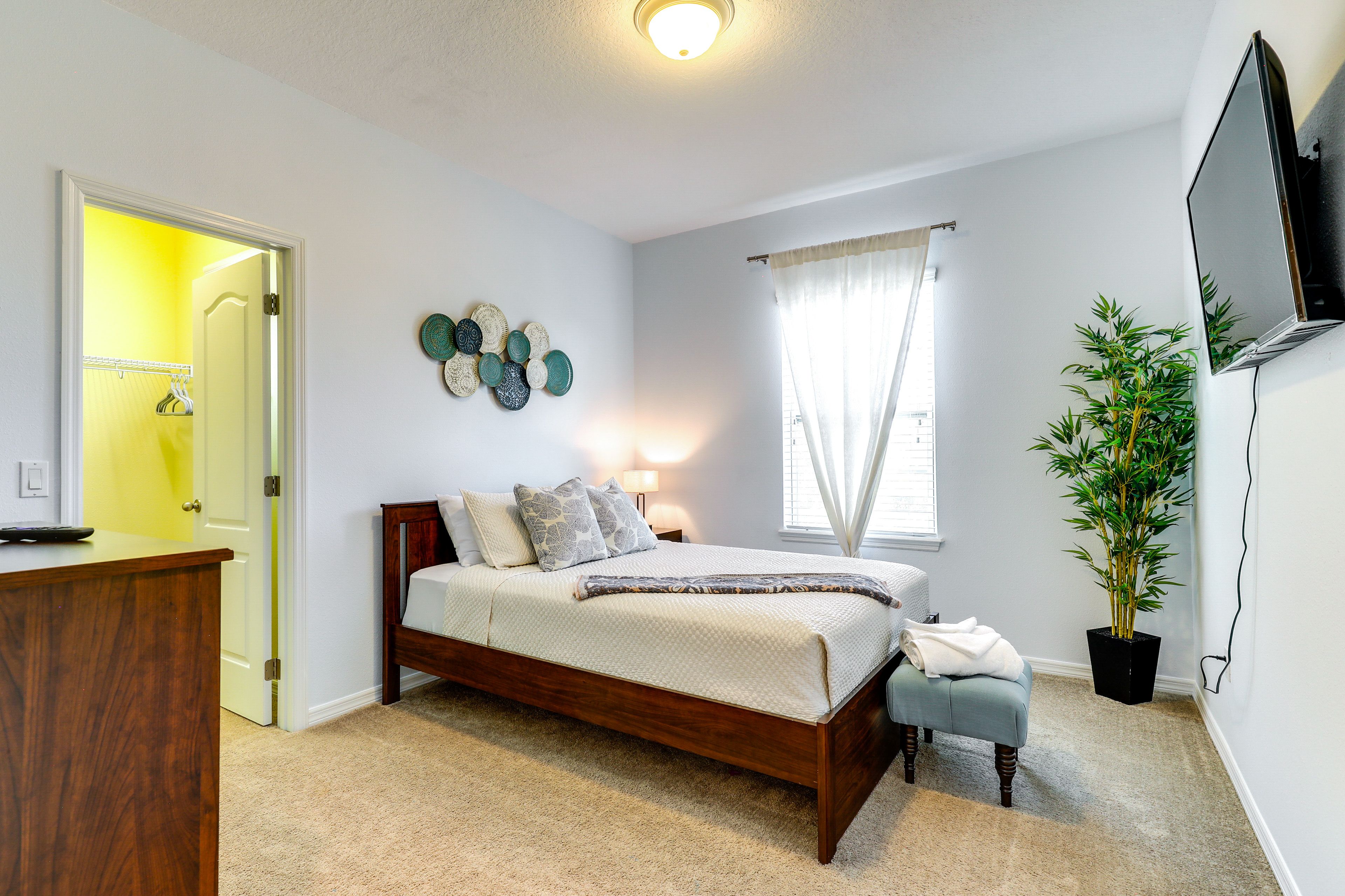 Bedroom 3 | Full Bed | Smart TV | 2nd Floor