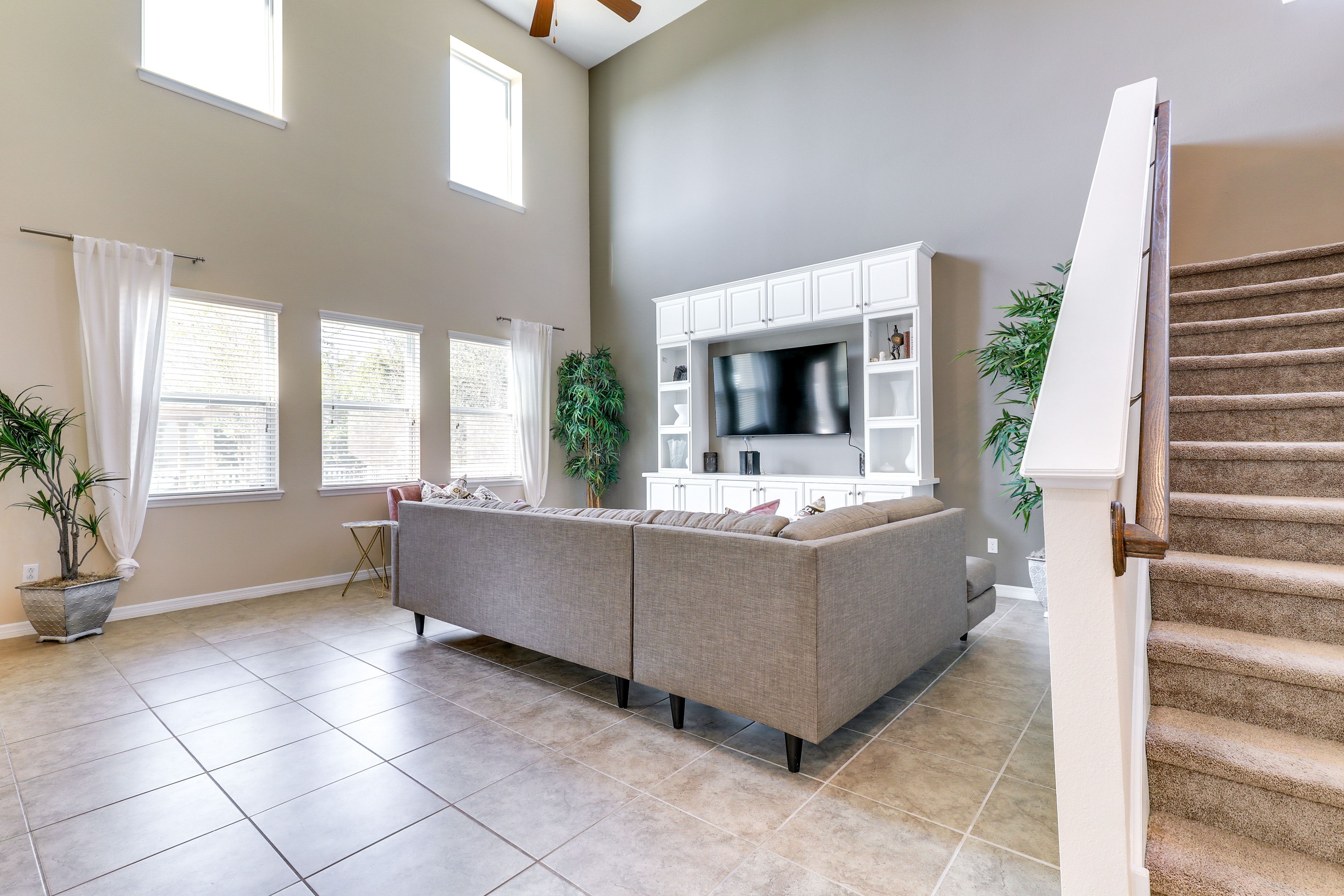 Living Area | Smart TV