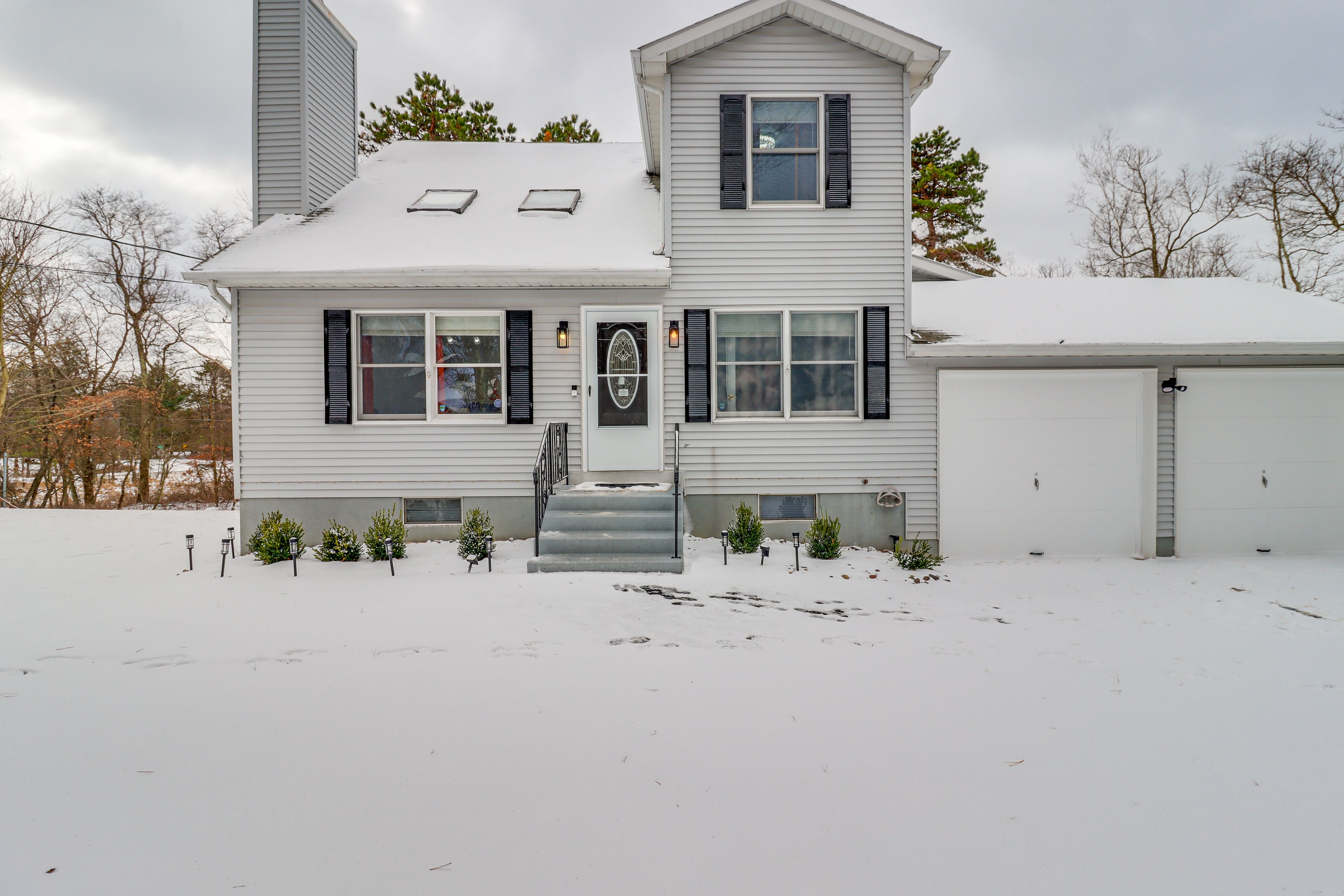 Home Exterior | Parking | Driveway (4 Vehicles) | No Garage Access