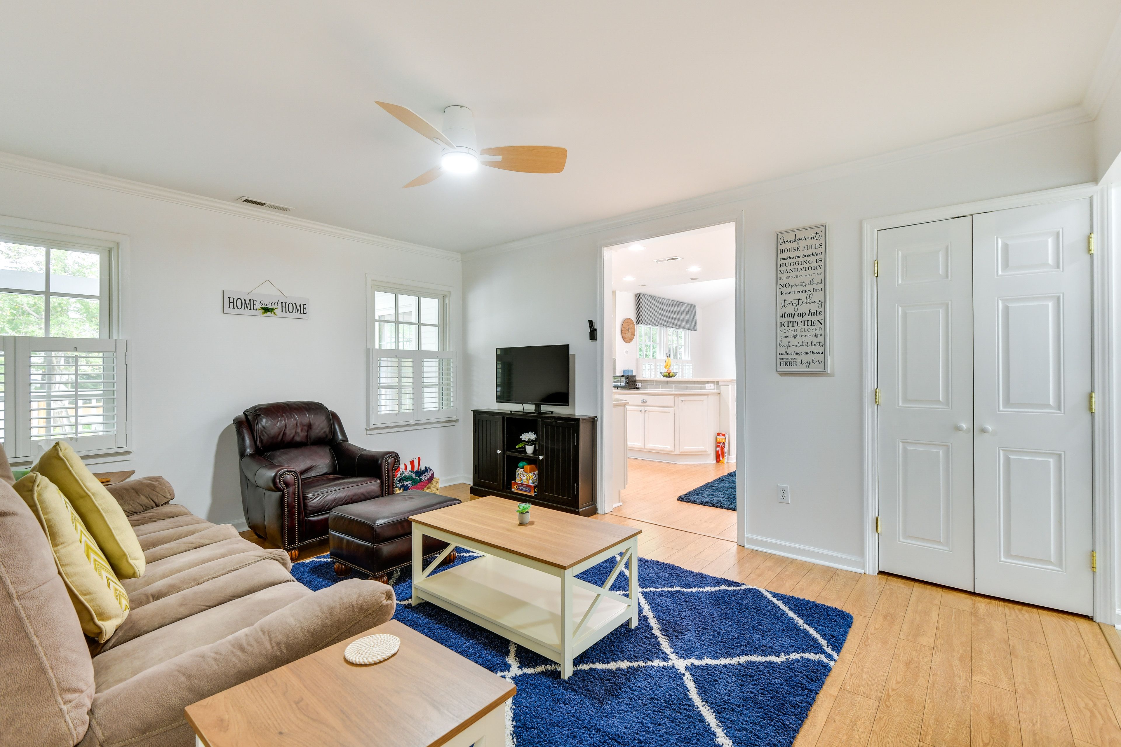 Living Room | Smart TV | Free WiFi