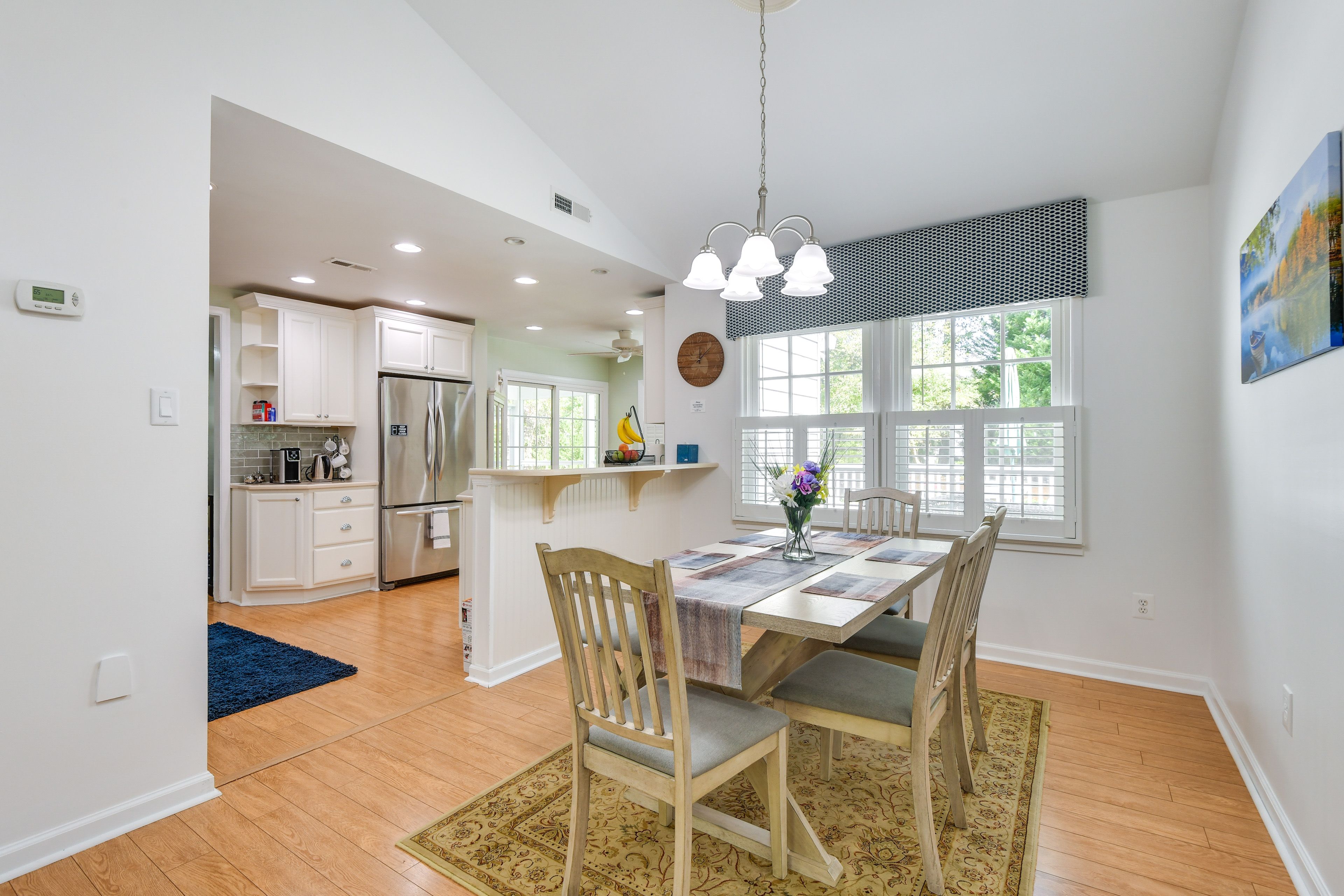 Dining Area | Dishware & Flatware Provided