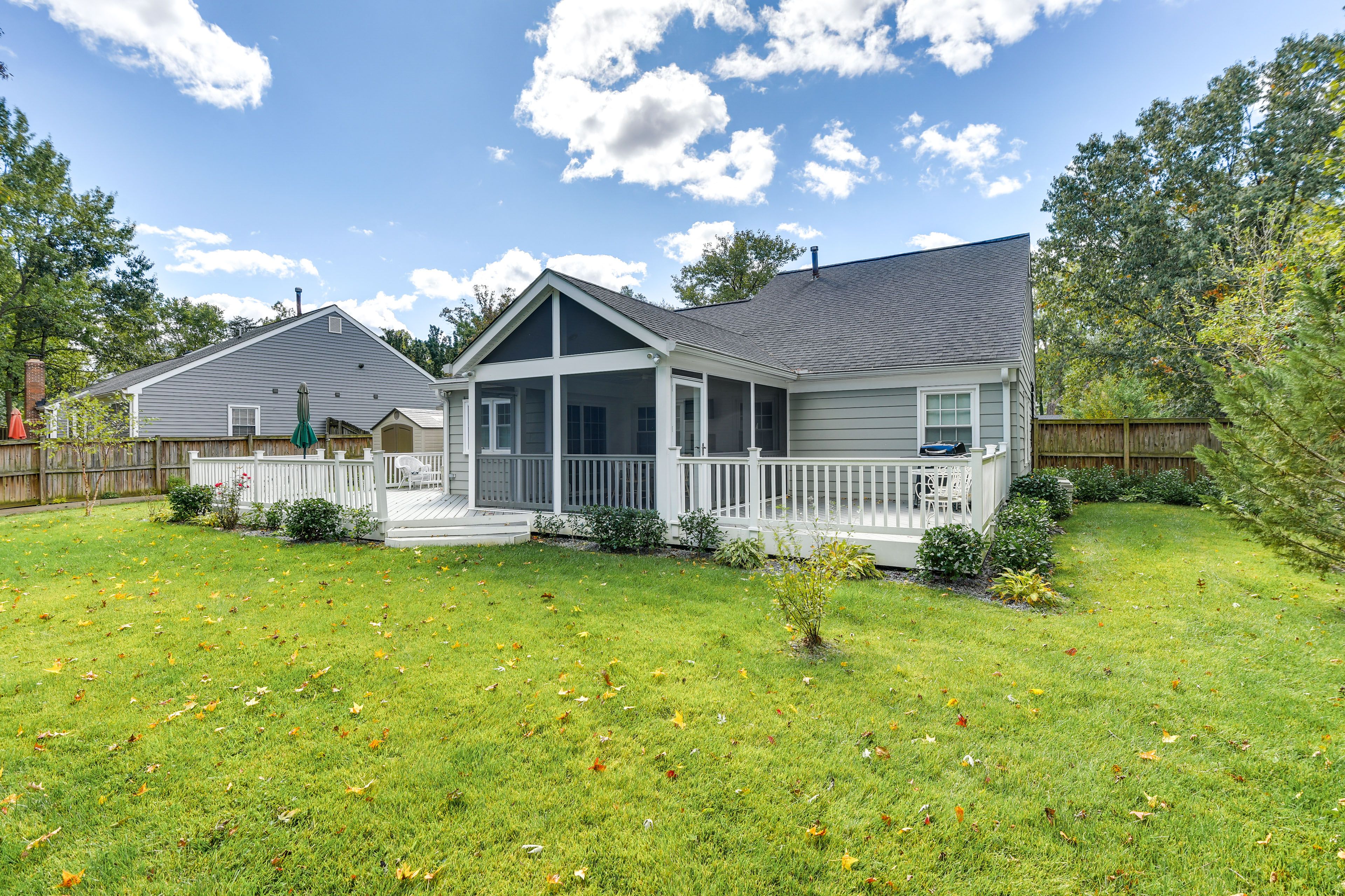 Single-Story House | Private Deck & Backyard | 13 Mi to Annapolis
