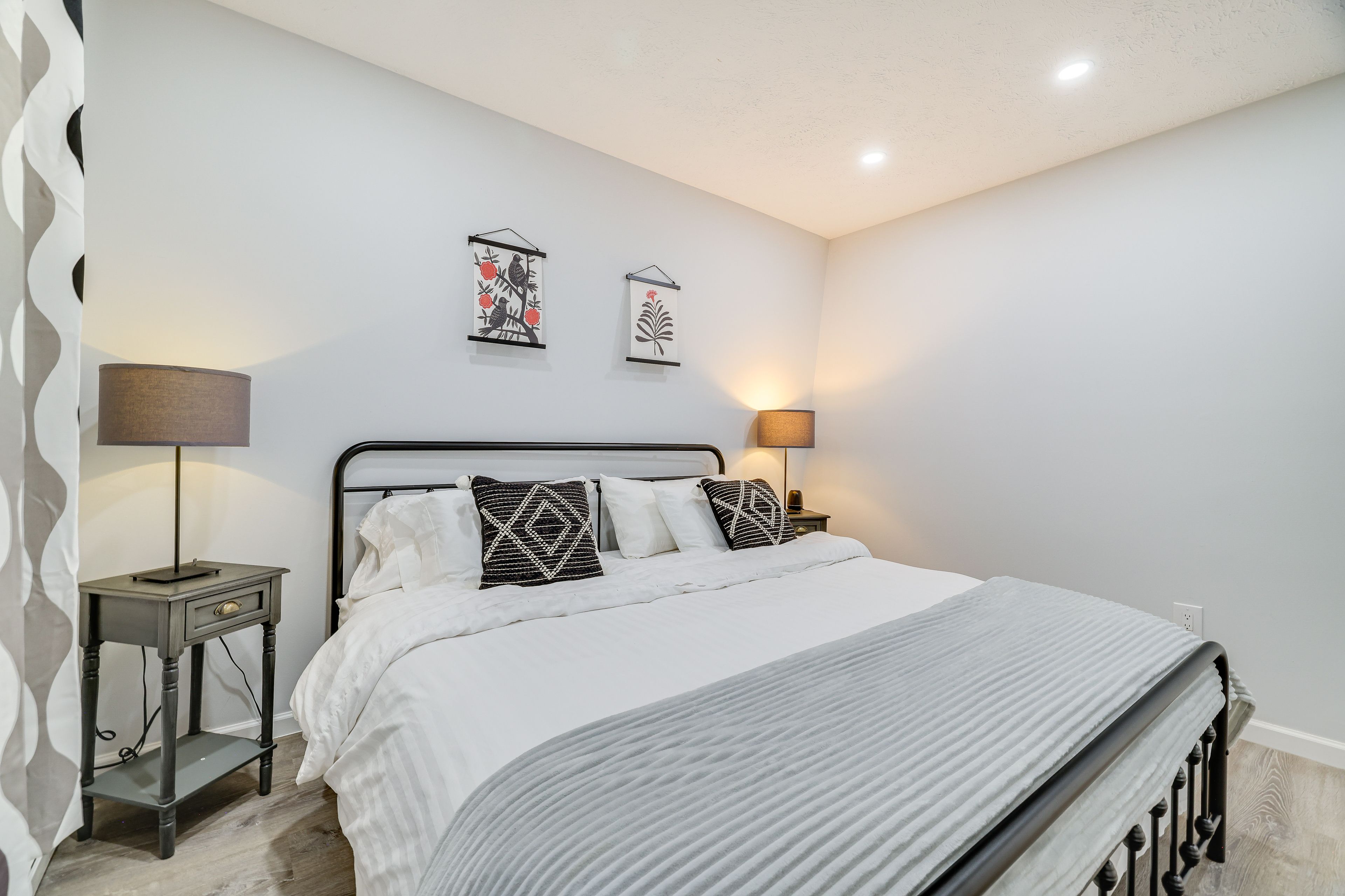 Bedroom 1 | King Bed | Smart TV | Linens Provided