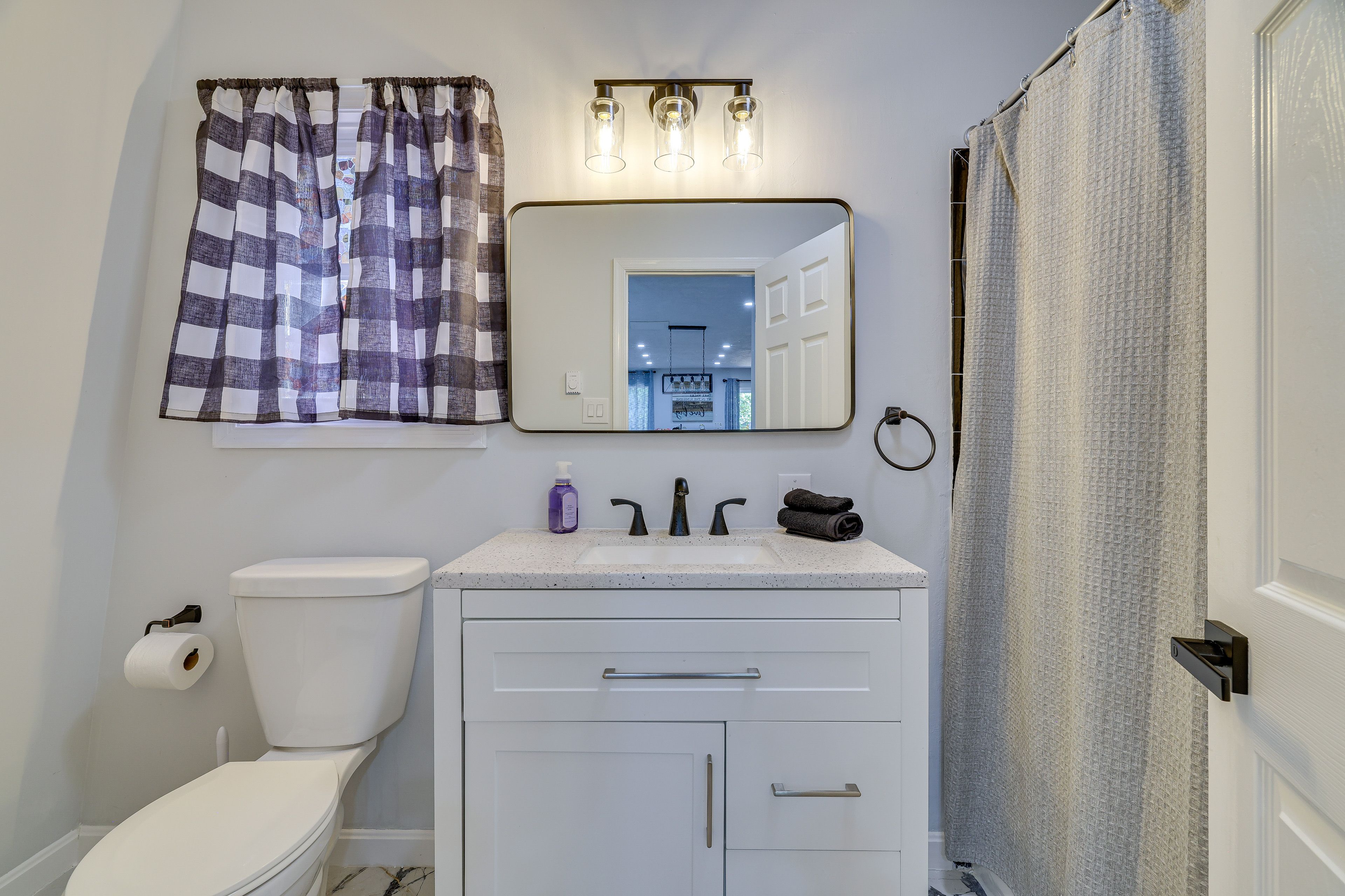 Full Bath | Complimentary Toiletries | Towels Provided
