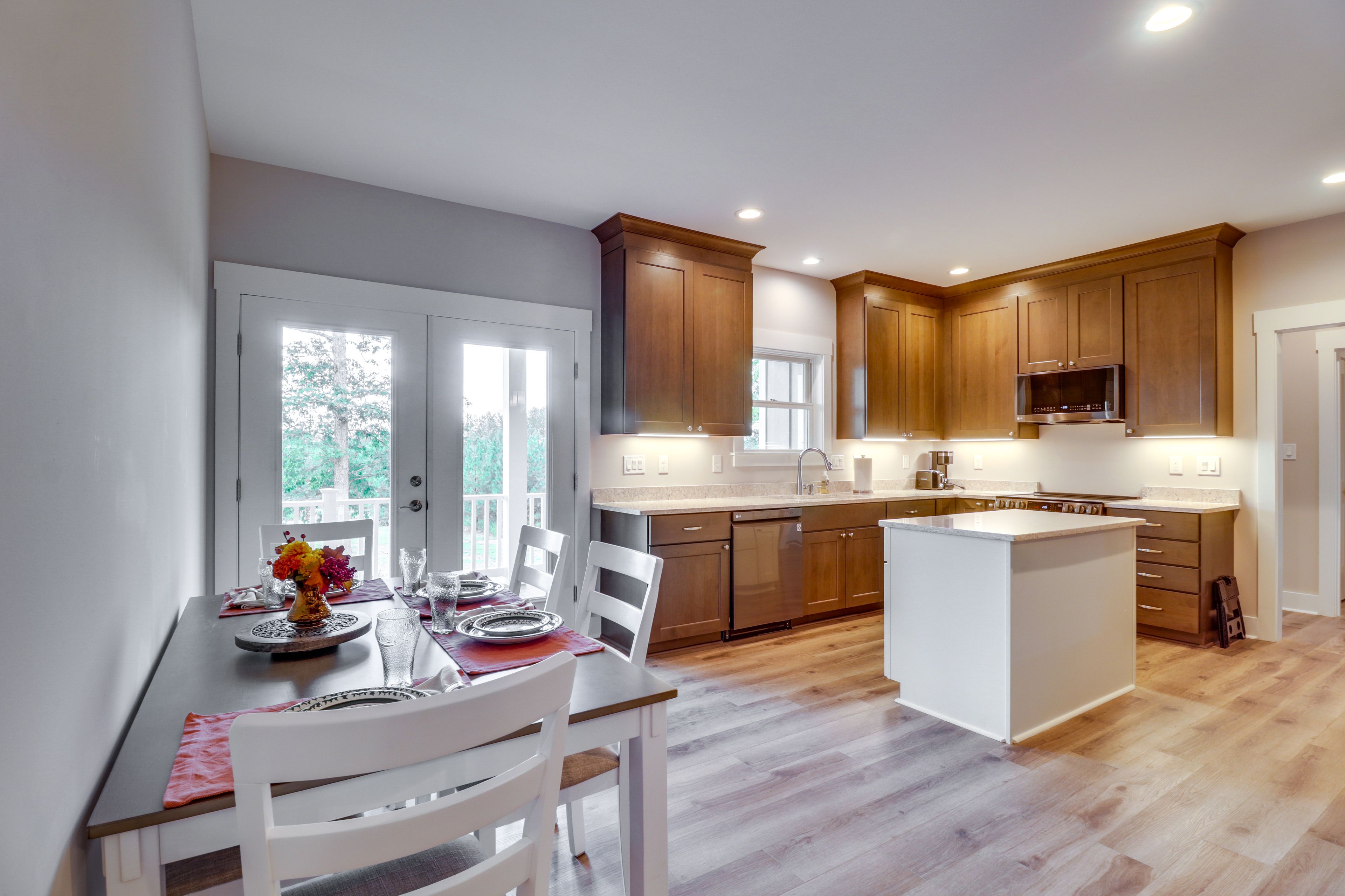 Dining Area | Dishware & Flatware Provided
