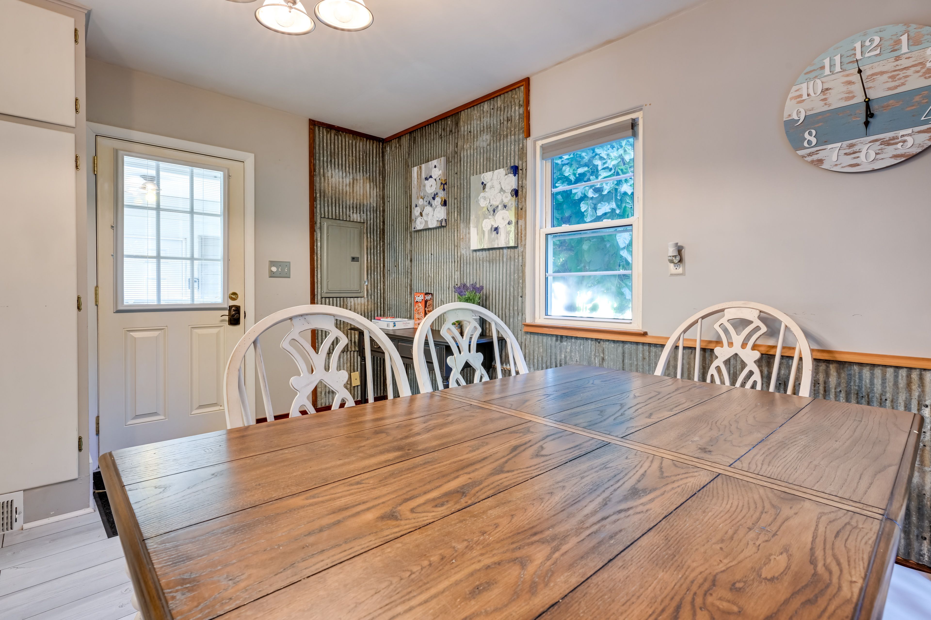 Additional Dining Area | Dining Table