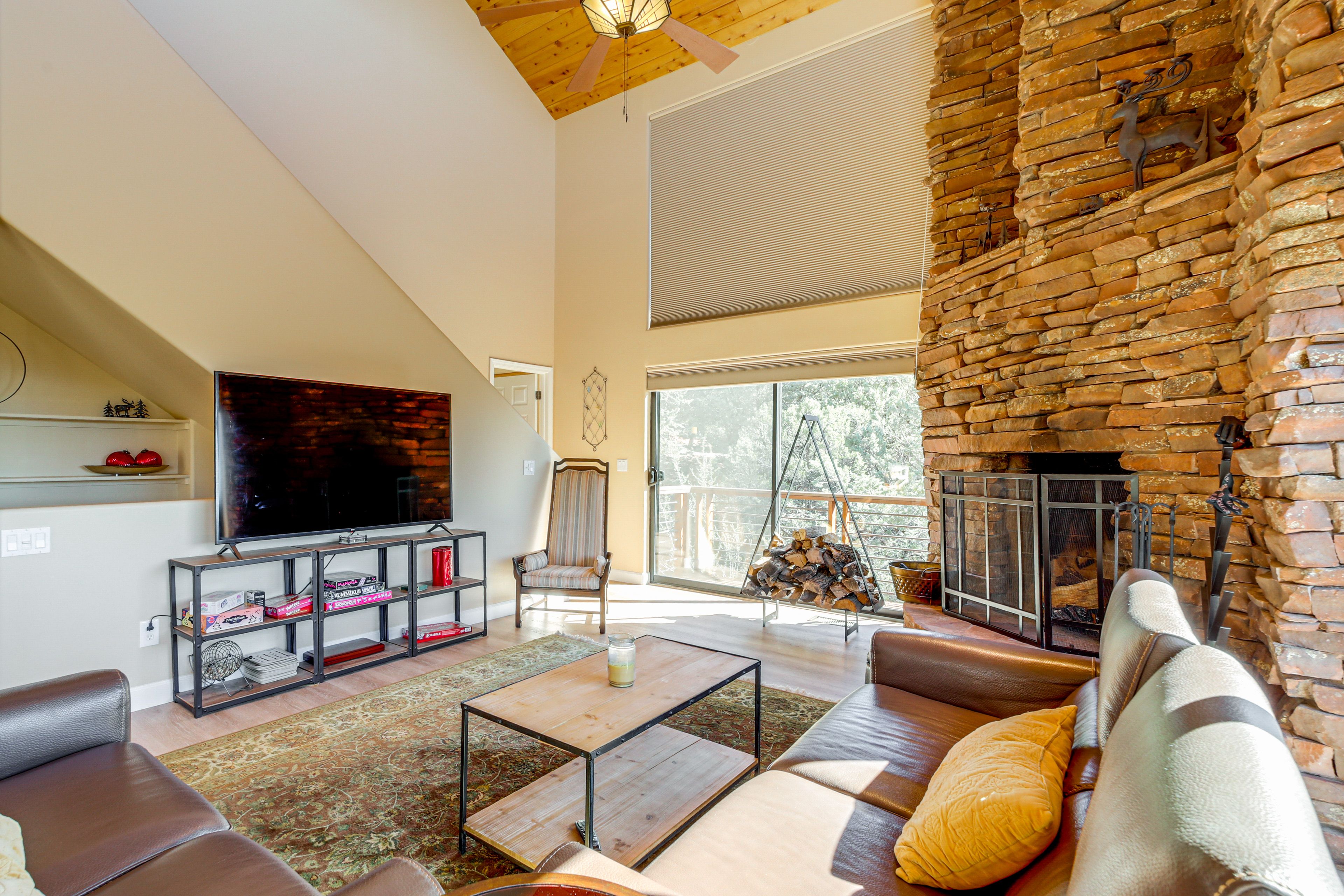 Living Room | Smart TV | Board Games