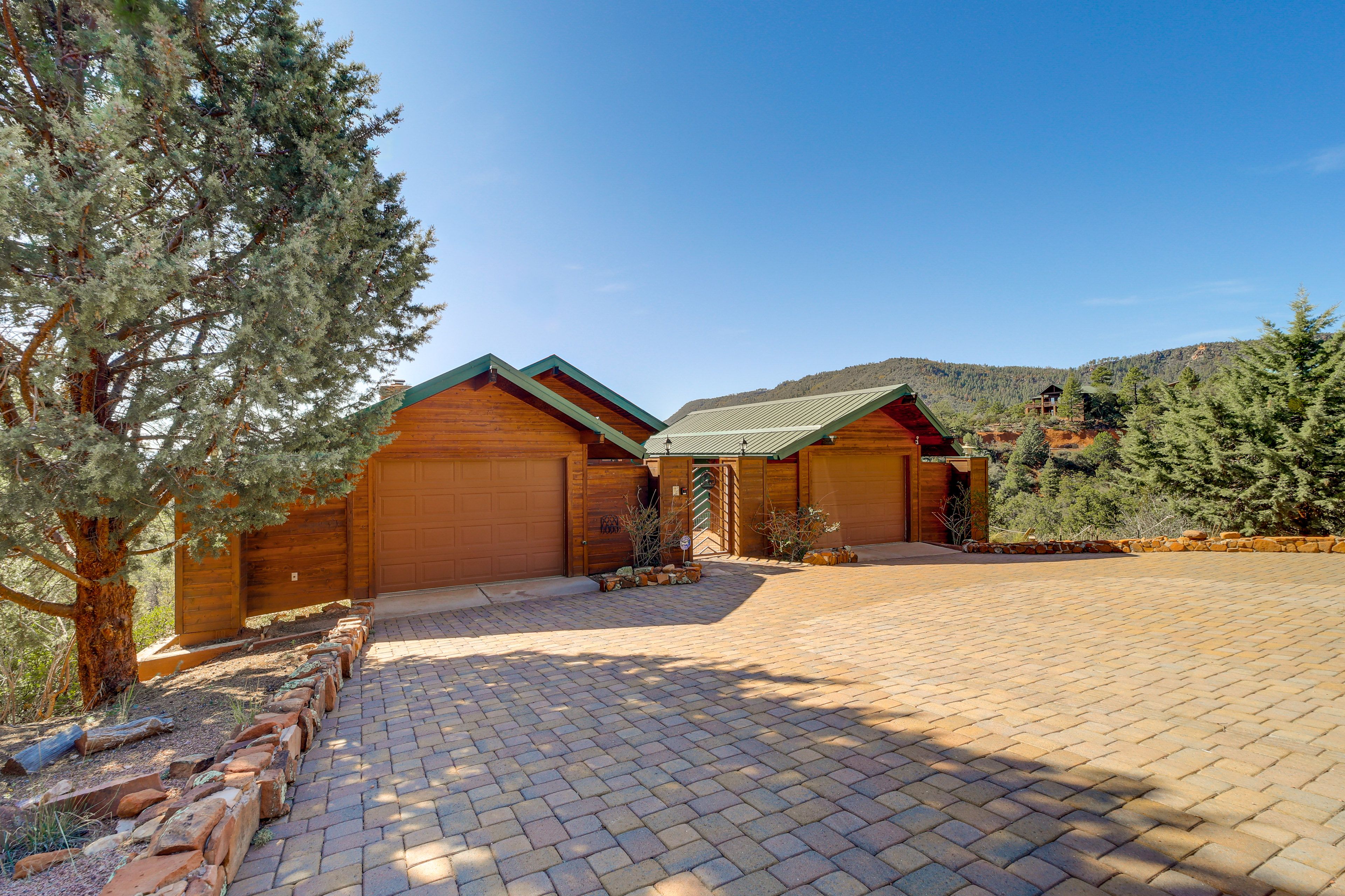 Parking | Driveway (4 Vehicles)