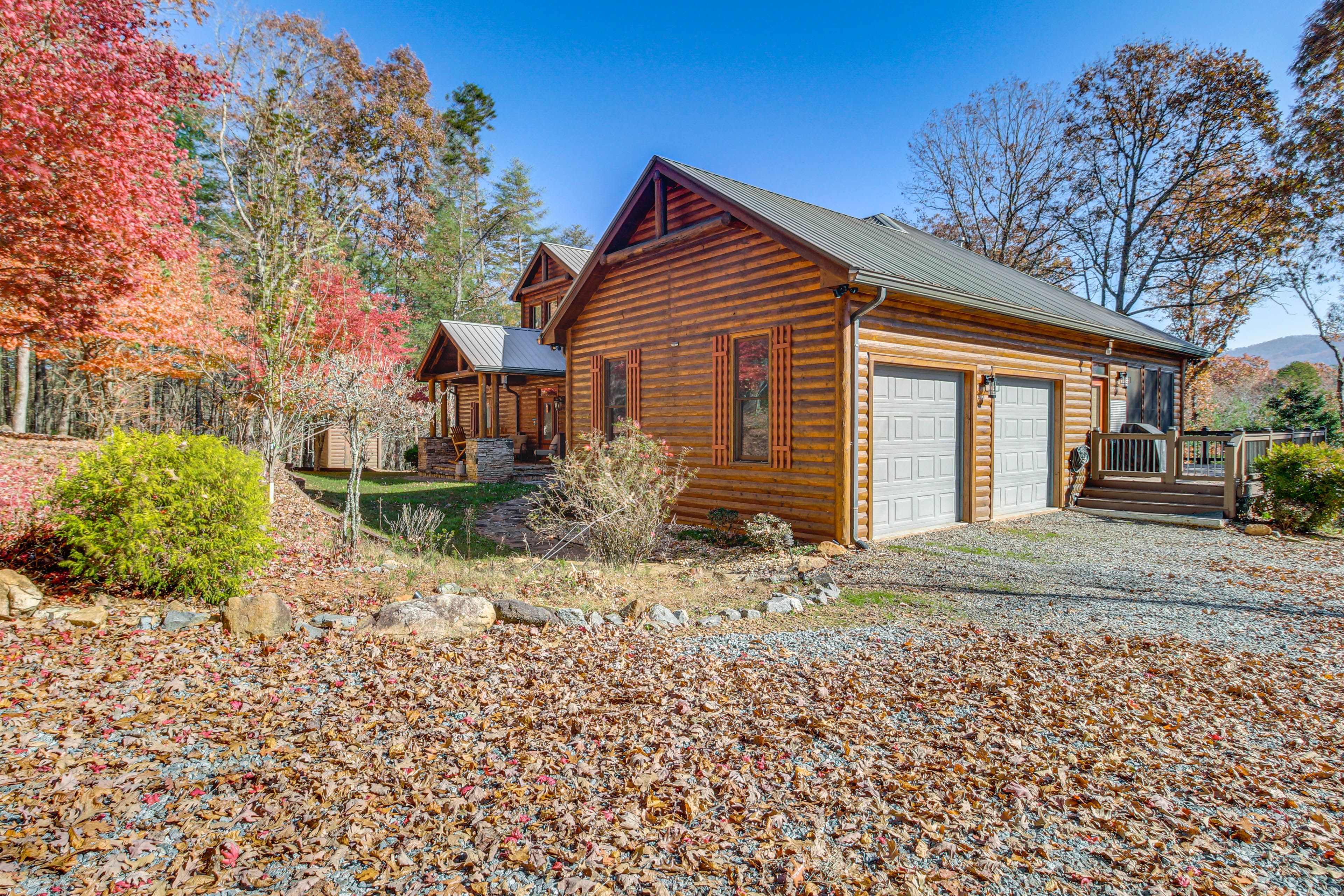 Parking | Driveway (6 Vehicles) | Trailer Parking