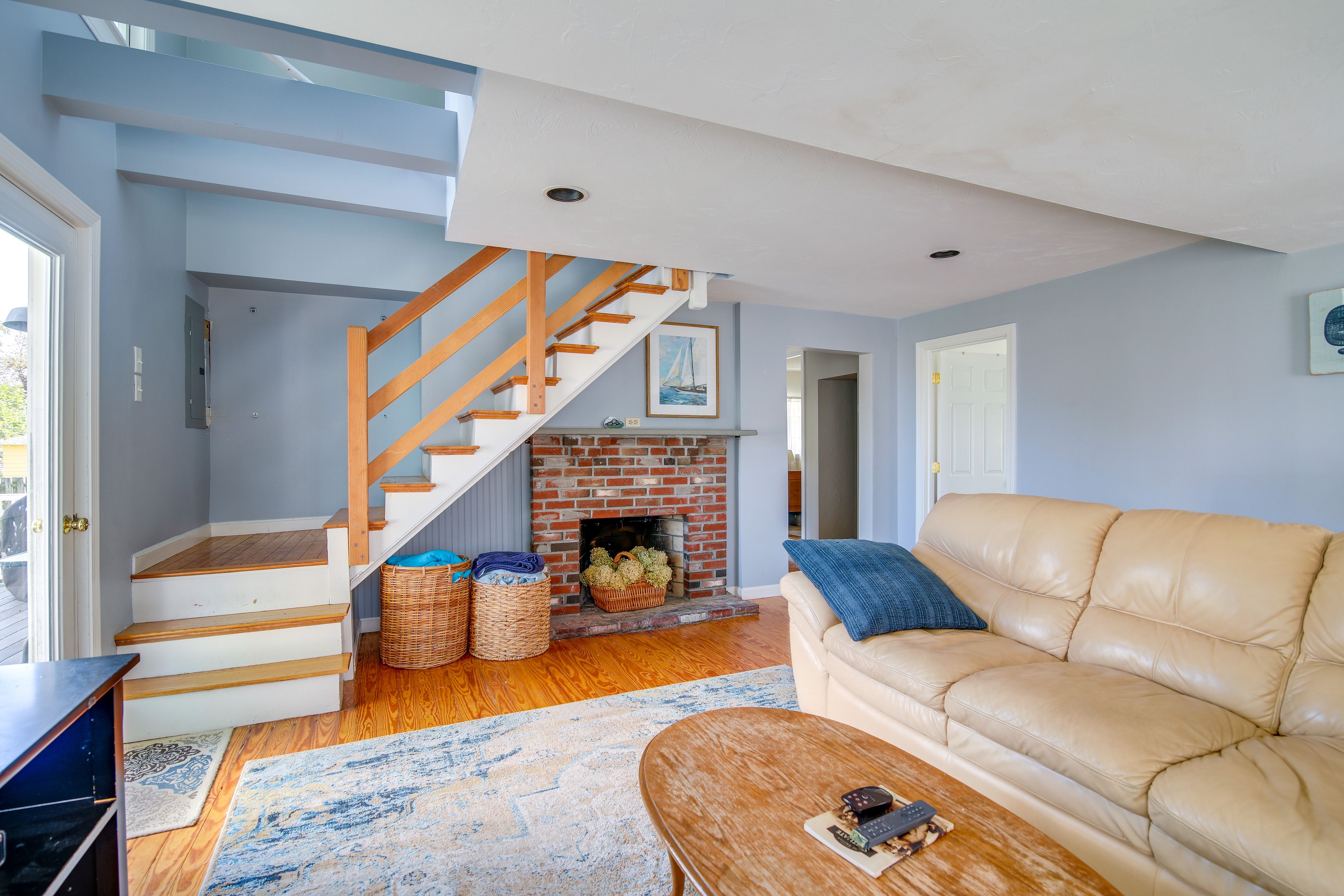 Stairs to 2nd Floor