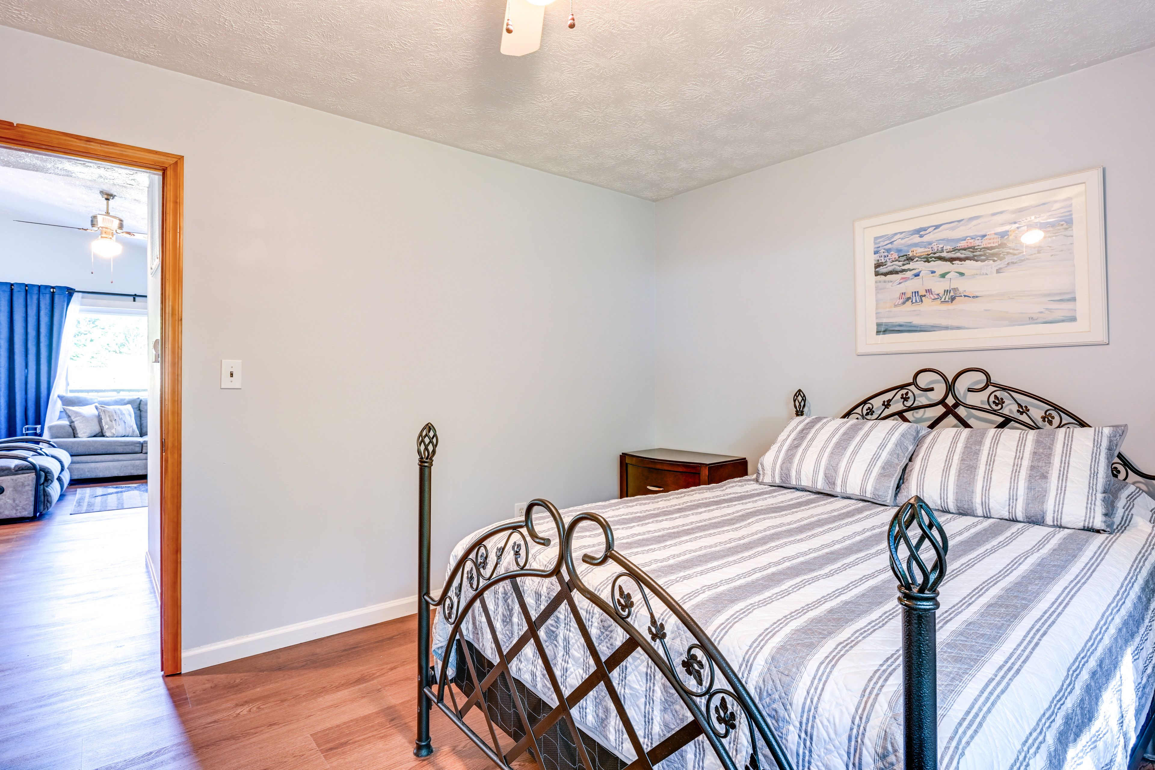 Bedroom 2 | Queen Bed