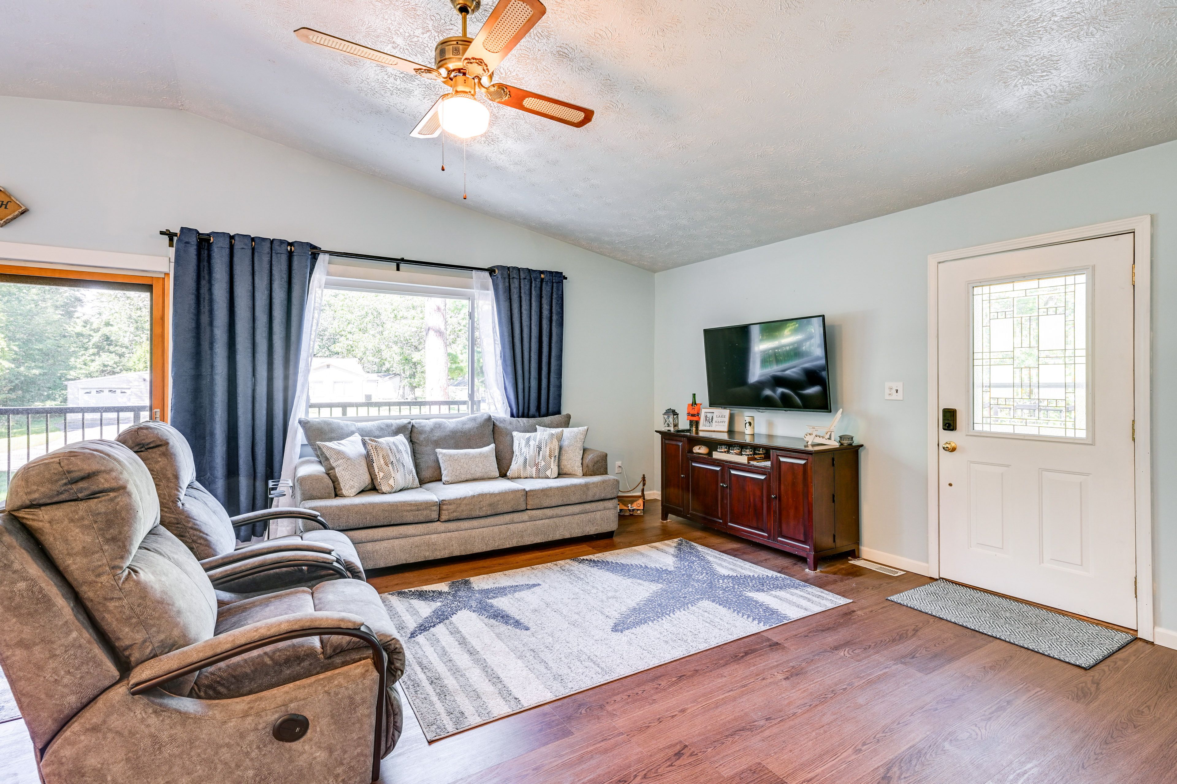 Living Room | Window A/C Units | Free WiFi | Smart TV