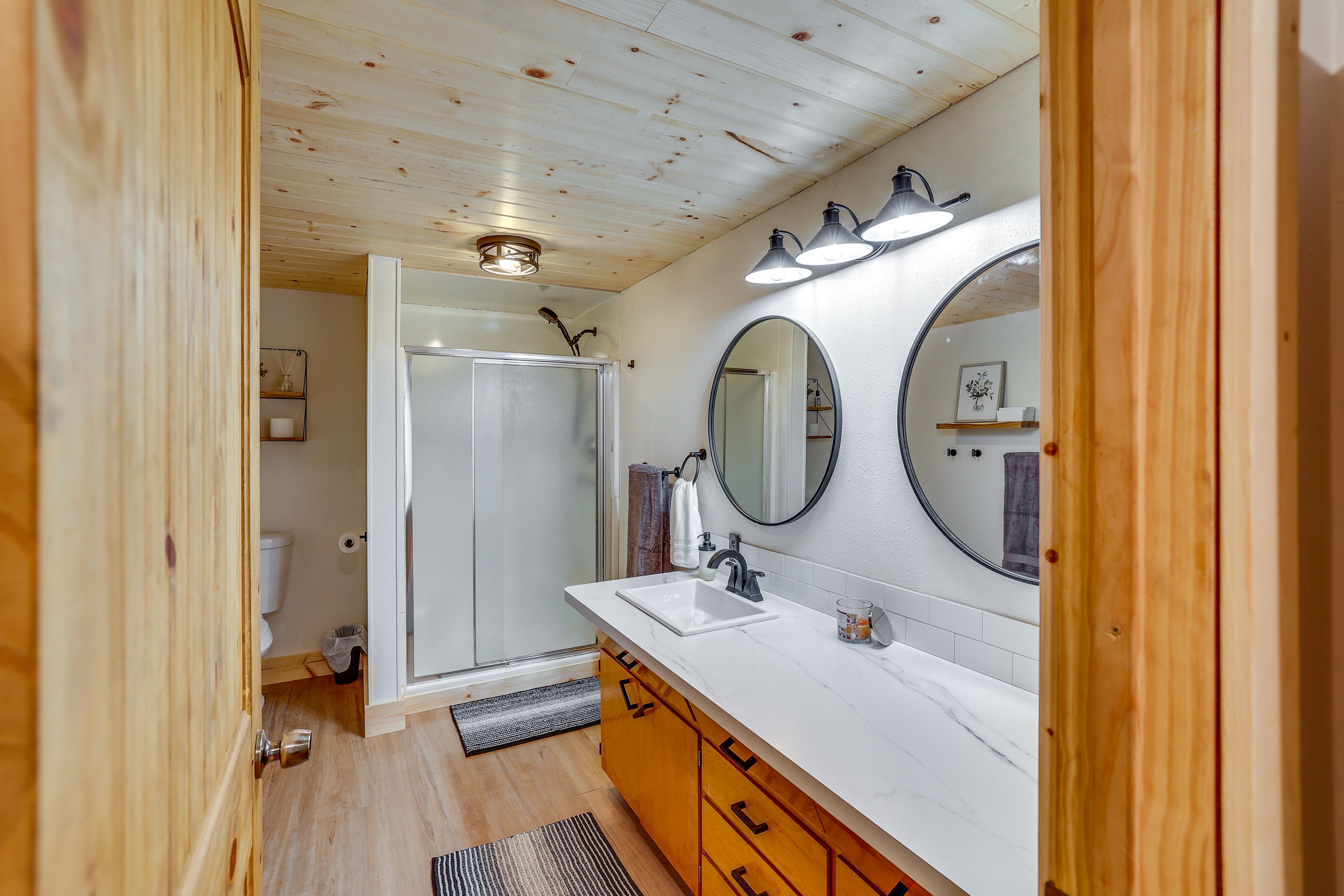 Full Bathroom | Complimentary Toiletries